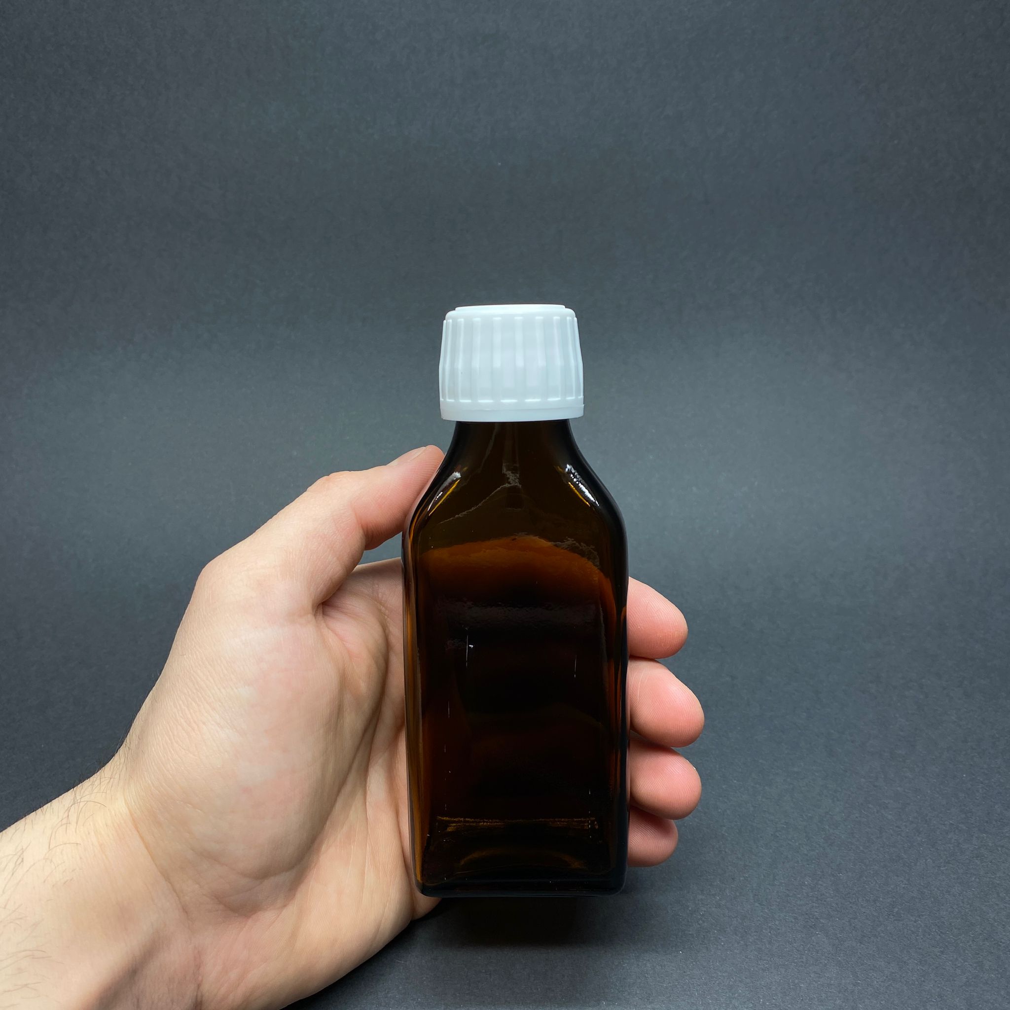 100 CC AMBER YASSI CAM ŞİŞE KAPAKSIZ (28 AĞIZ) BEYAZ KLİLİTLİ KAPAKLI - 100 ML YASSI AMBER CAM ŞİŞE