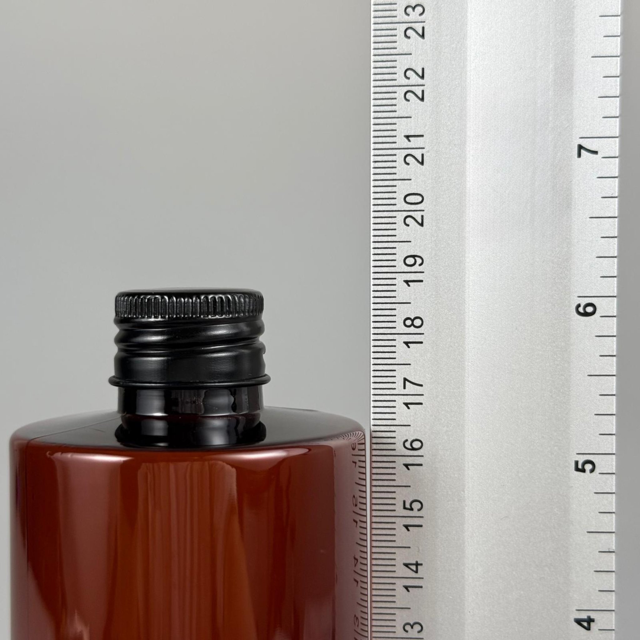 400 CC  AMBER KÜT BOYUNLU SİLİNDİR PET ŞİŞE (30 GR - 24 AĞIZ ) + KÖPÜK CONTALI SİYAH METAL ALÜMİNYUM KAPAK + KOLONYA TIPALI TAKIM - 400 ML KAPAKLI KAHVERENGİ PLASTİK ŞİŞELER