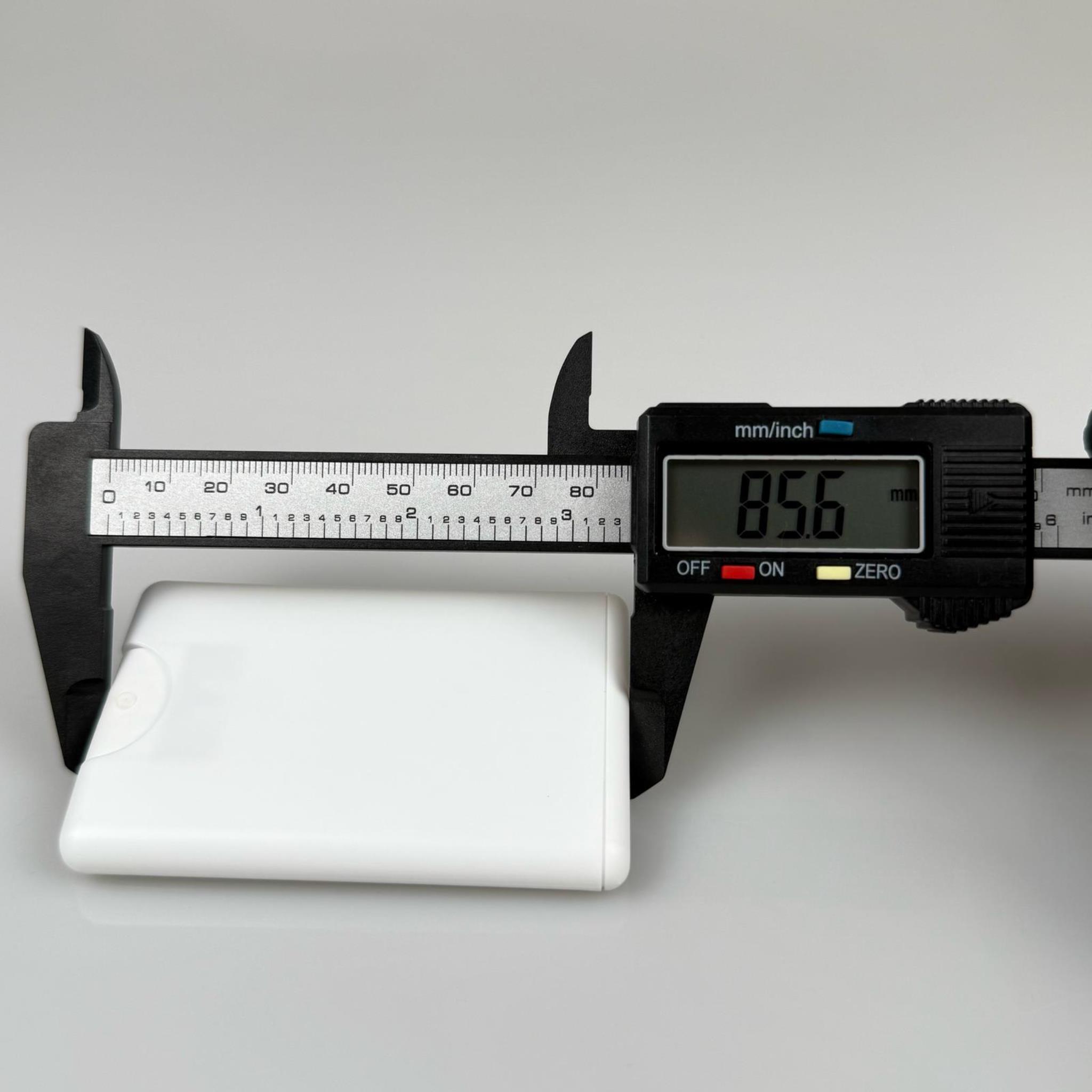 20 CC KASET DİKDÖRTGEN ŞİŞE + SPREY  - KARTVİZİT ŞİŞE , PARFÜM , KOLONYA , PROMOSYON İÇİN CEPTE TAŞINABİLİR FISFIS PLASTİK ŞİŞE