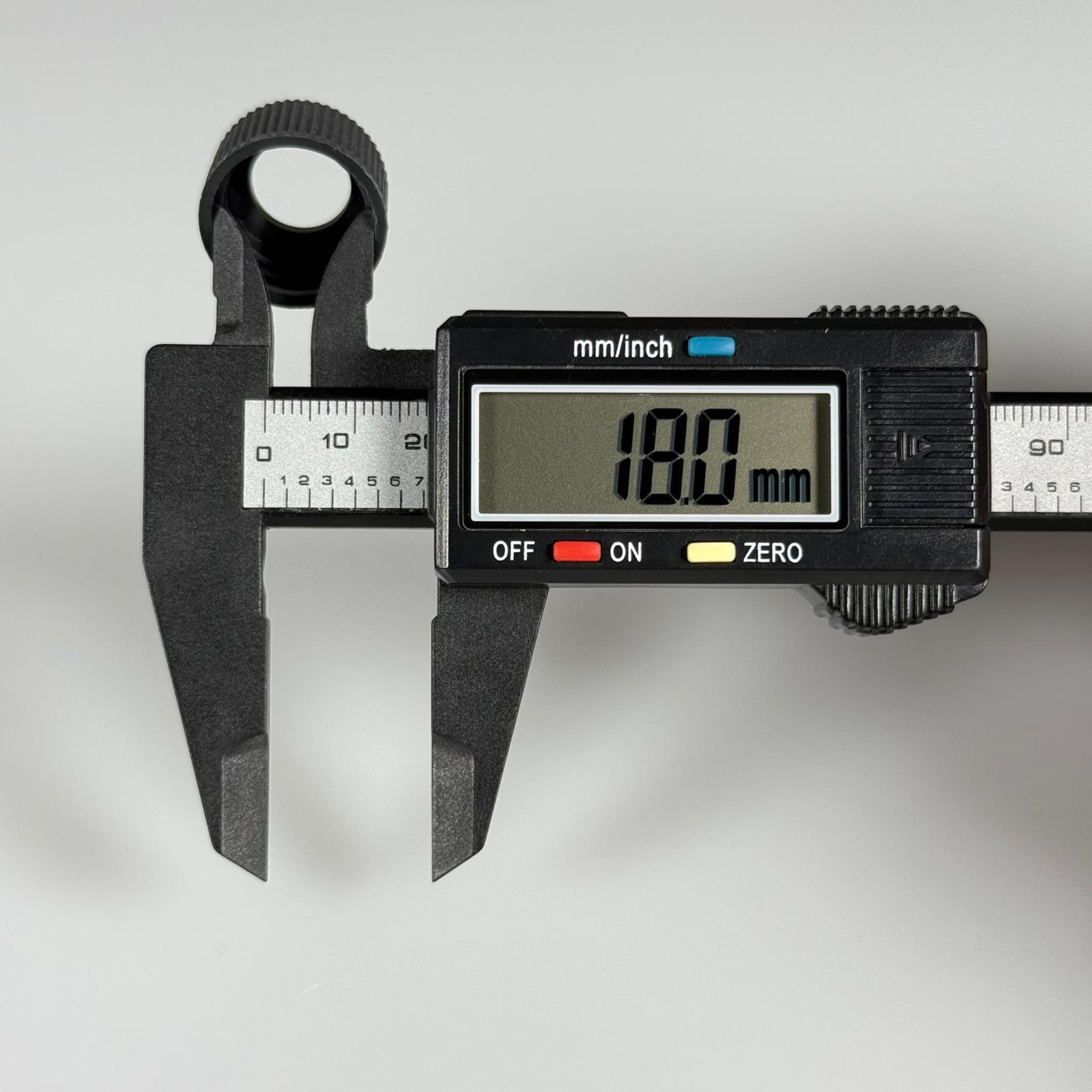 18 MM DELİKLİ PLASTİK KAPAK SİYAH (DAMLALIK İÇİN)