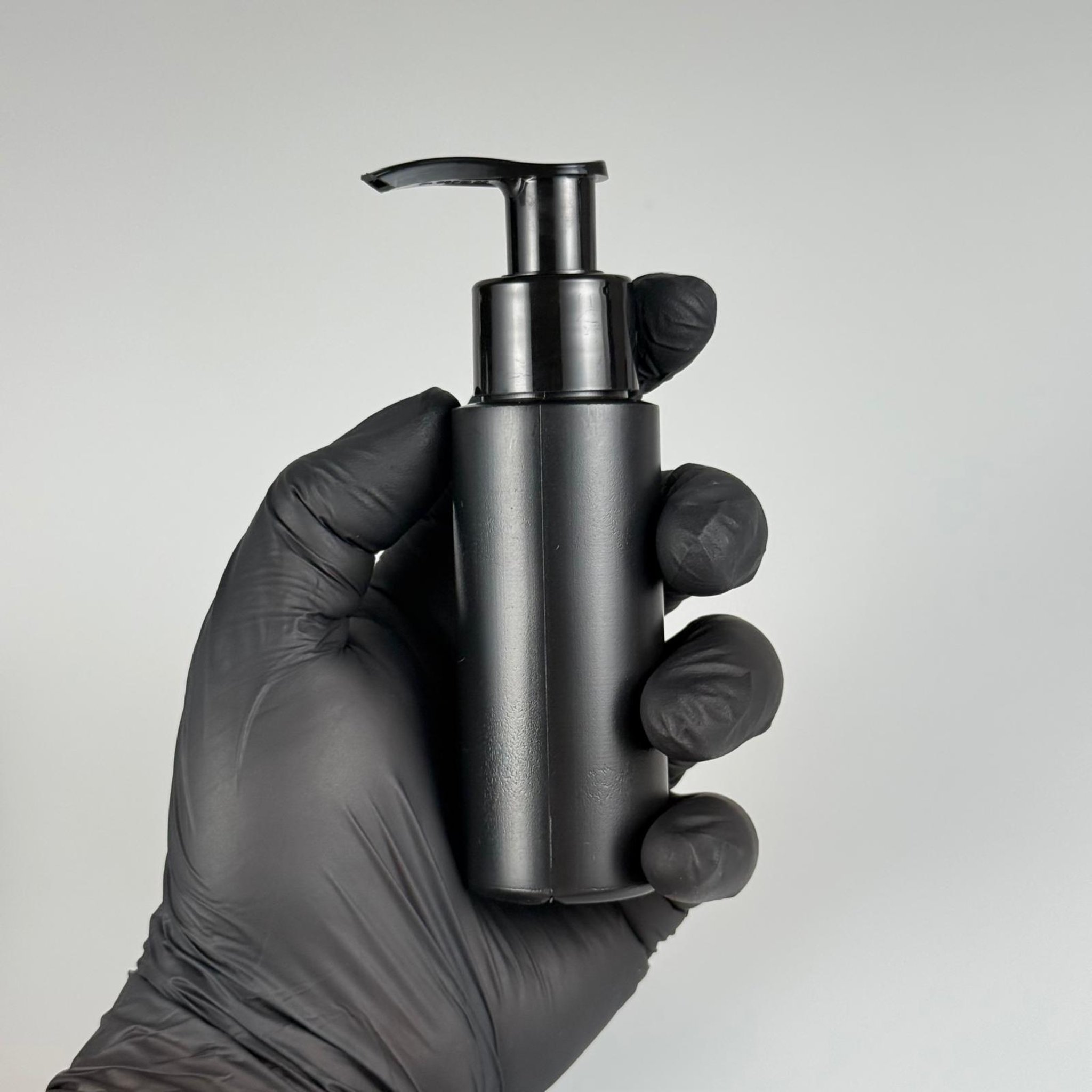 50 CC SİYAH POLİETİLEN PLASTİK ŞİŞE - SİYAH  POMPALI - 50 ML POMPALI PLASTİK ŞİŞE