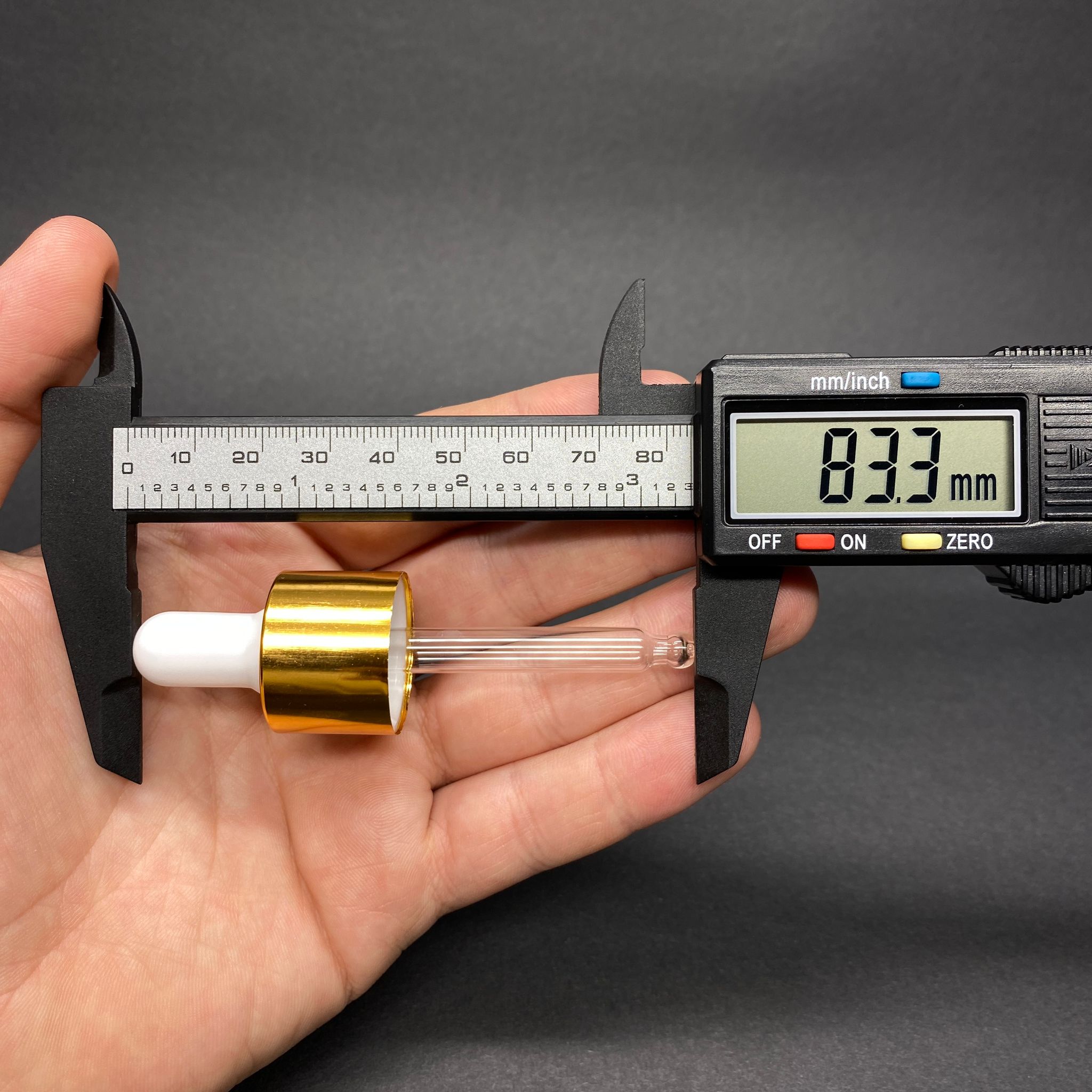 20 MM CAM DAMLALIK TAKIM - BEYAZ EMZİK + DELİKLİ GOLD METAL KAPAK (İÇİ KÖPÜK CONTALI) + 65 MM CAM PİPET - 30 CC OMUZLU SERUM ŞİŞESİ İÇİN