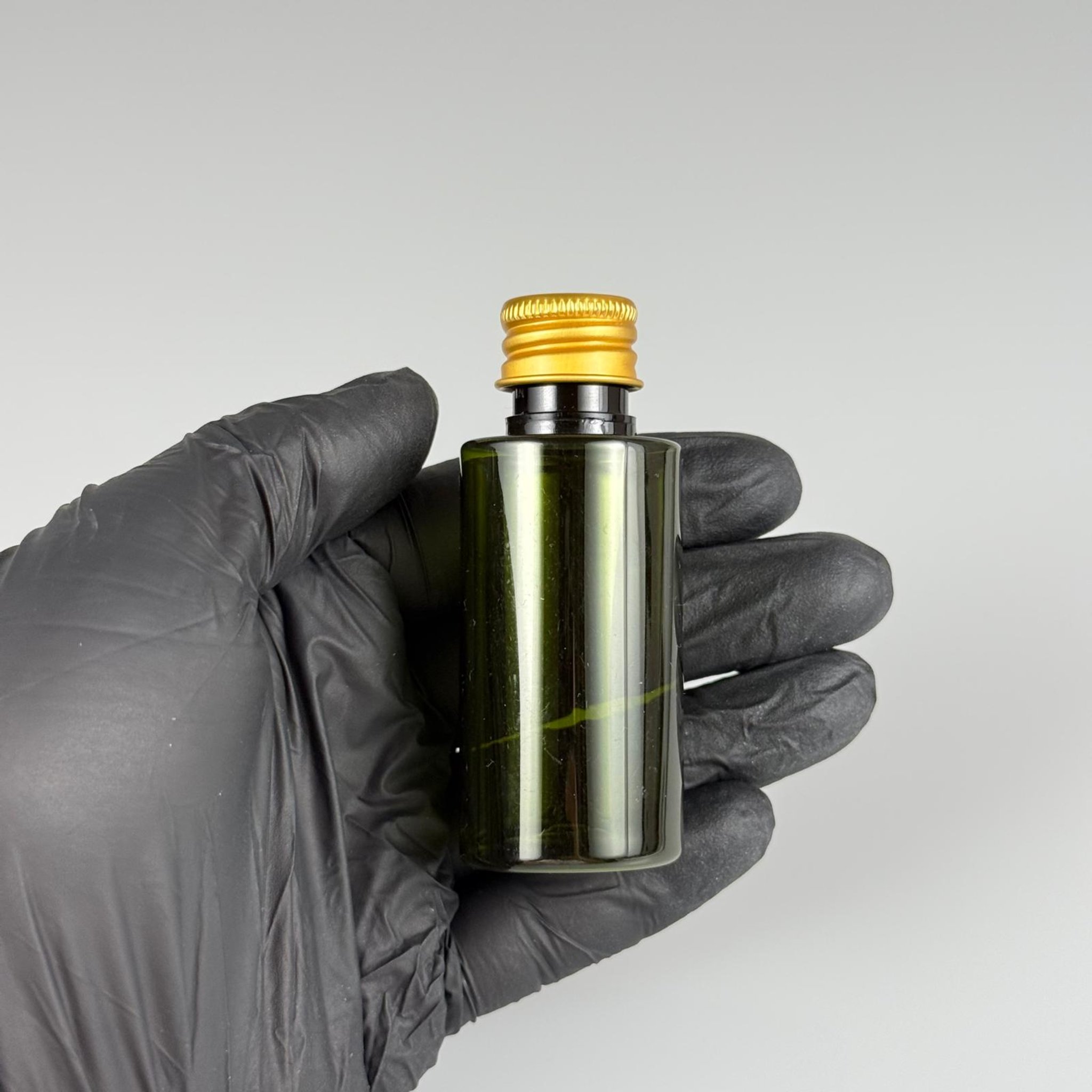 35 CC  SİLİNDİR YEŞİL PET ŞİŞE + KÖPÜK CONTALI GOLD ALÜMİNYUM METAL KAPAKLI TAKIM - 35 ML PLASTİK ŞİŞE