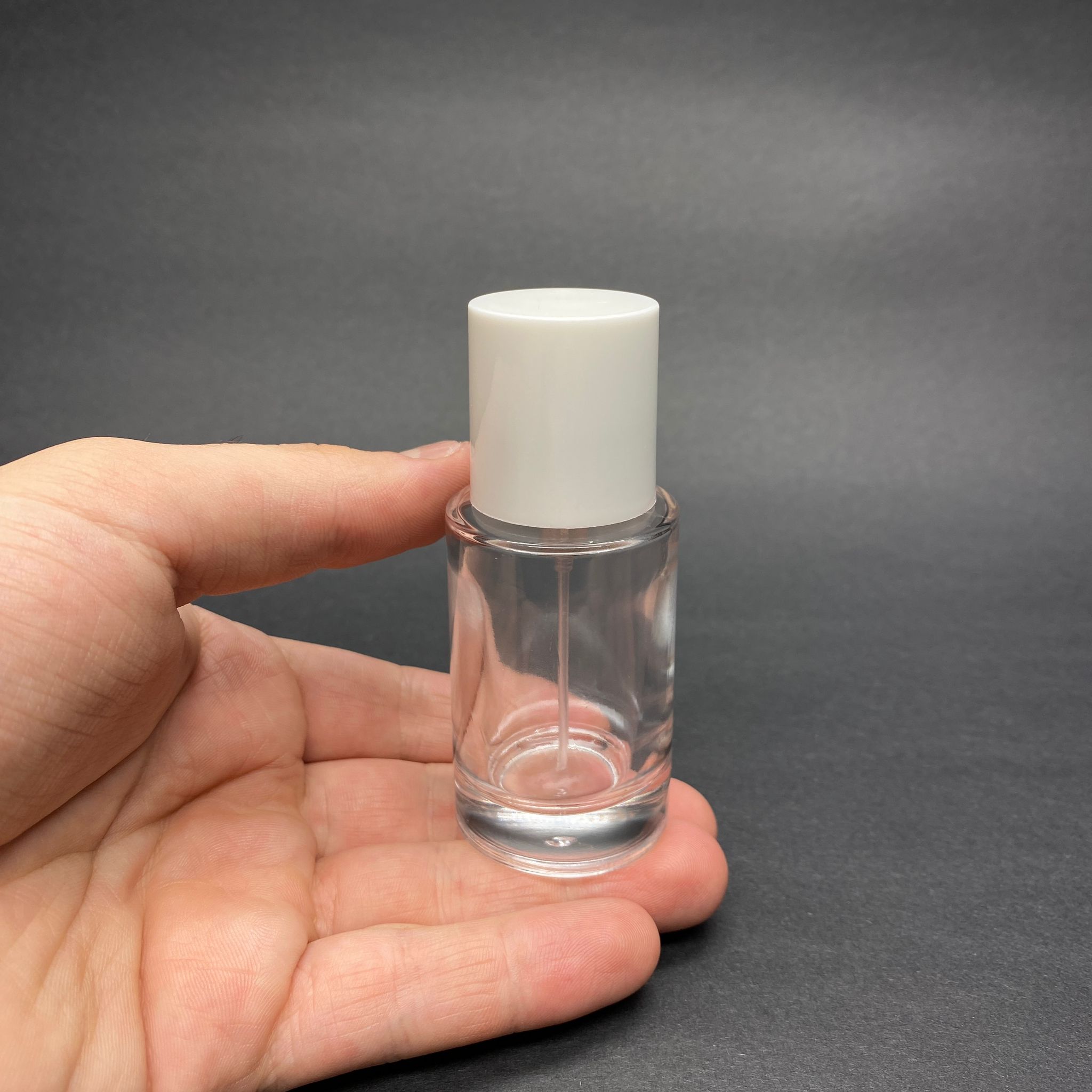 30 ML SİLİNDİR MODEL SAVAGE PARFÜM ŞİŞESİ - GÜMÜŞ METAL SPREYLİ + BEYAZ KAPAKLI (AĞIZ 15 MM GEÇME KOLAY KAPAMA)