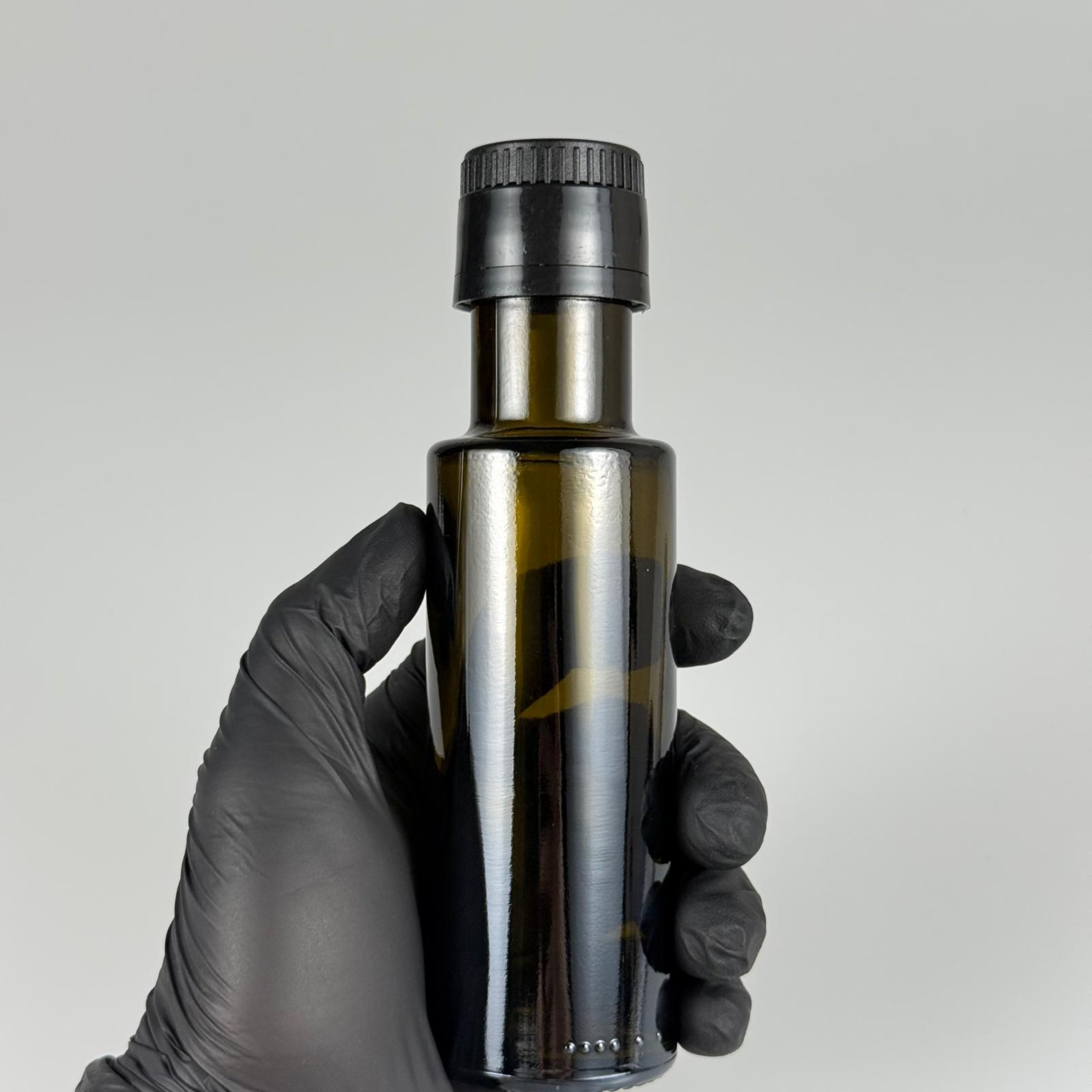 100 CC DORİKA CAM ŞİŞE KOYU YEŞİL (31 MM AĞIZ) - AKITICILI SİYAH KİLİTLİ KAPAKLI - 100 ML SİLİNDİR DORİCA YAĞ VE SOS ŞİŞELERİ