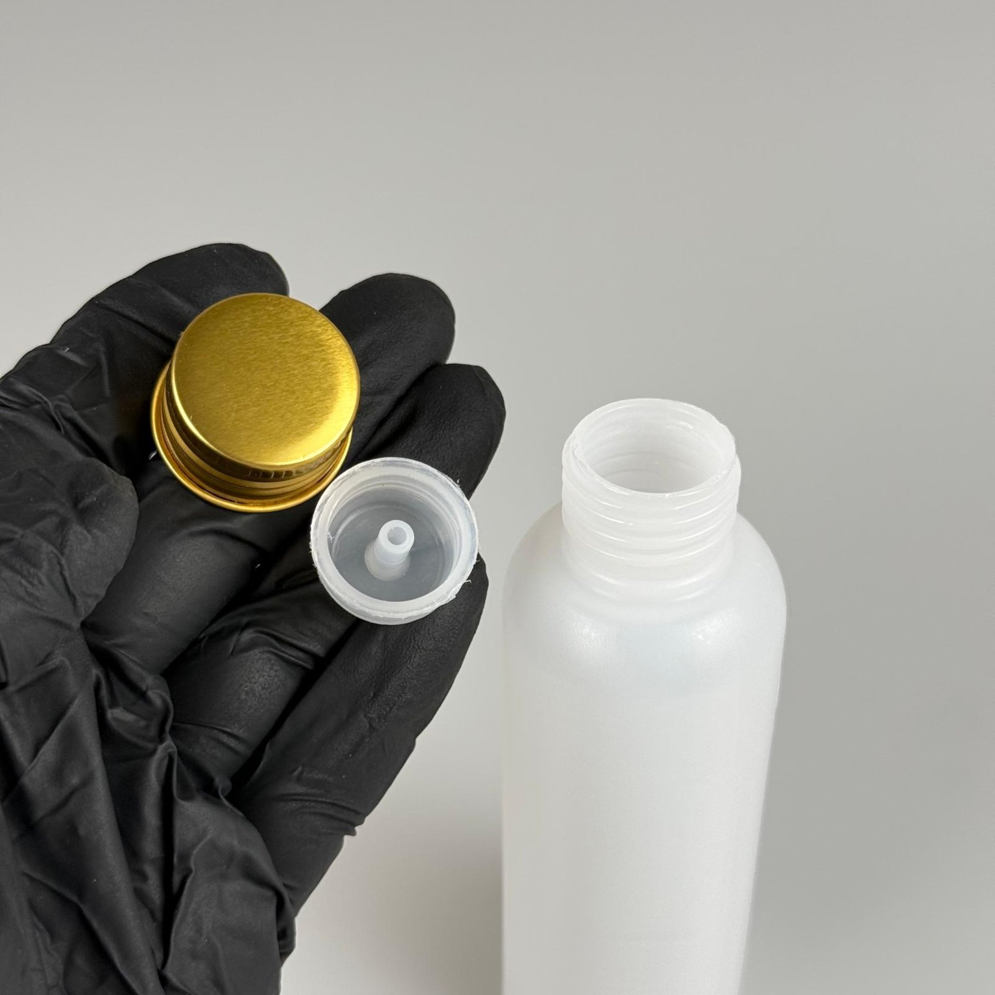 100 CC NATÜREL SERT POLİETİLEN ASETON ŞİŞESİ ( 24 MM ) + KÖPÜK CONTALI GOLD METAL ALÜMİNYUM KAPAKLI + KOLONYA TIPALI TAKIM - 100 ML KAPAKLI PLASTİK ASETON ŞİŞELERİ