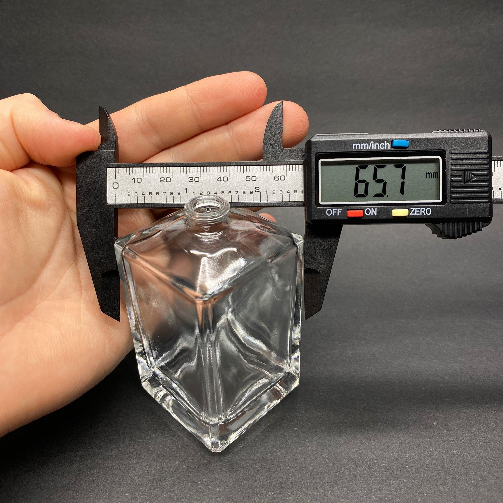 100 ML KÖŞELİ KONİK MODEL PRİZMA PARFÜM ŞİŞESİ - GÜMÜŞ METAL SPREYLİ (AĞIZ 15 MM GEÇME KOLAY KAPAMA)