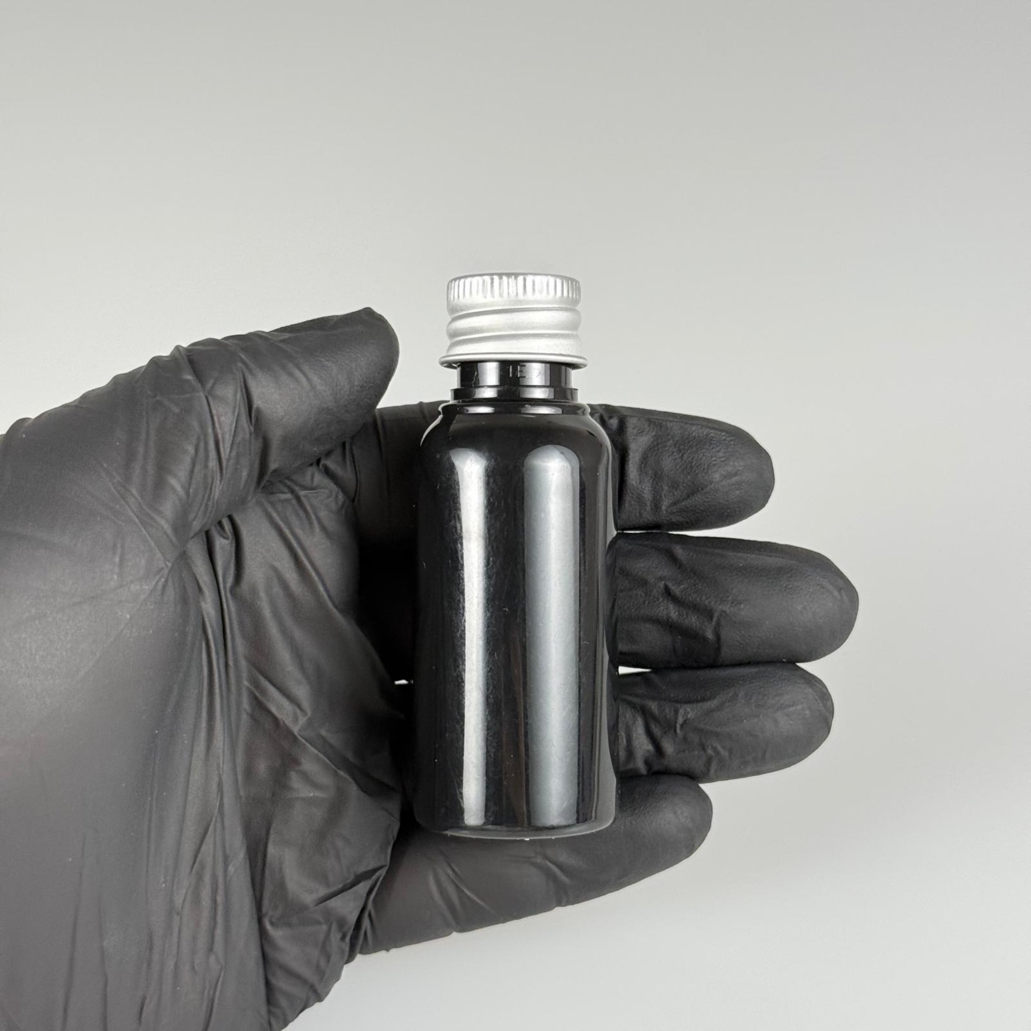30  CC SİYAH SERT PET ŞİŞE + KÖPÜK CONTALI GÜMÜŞ ALÜMİNYUM METAL KAPAKLI TAKIM - 30 ML SİYAH PLASTİK ŞİŞE