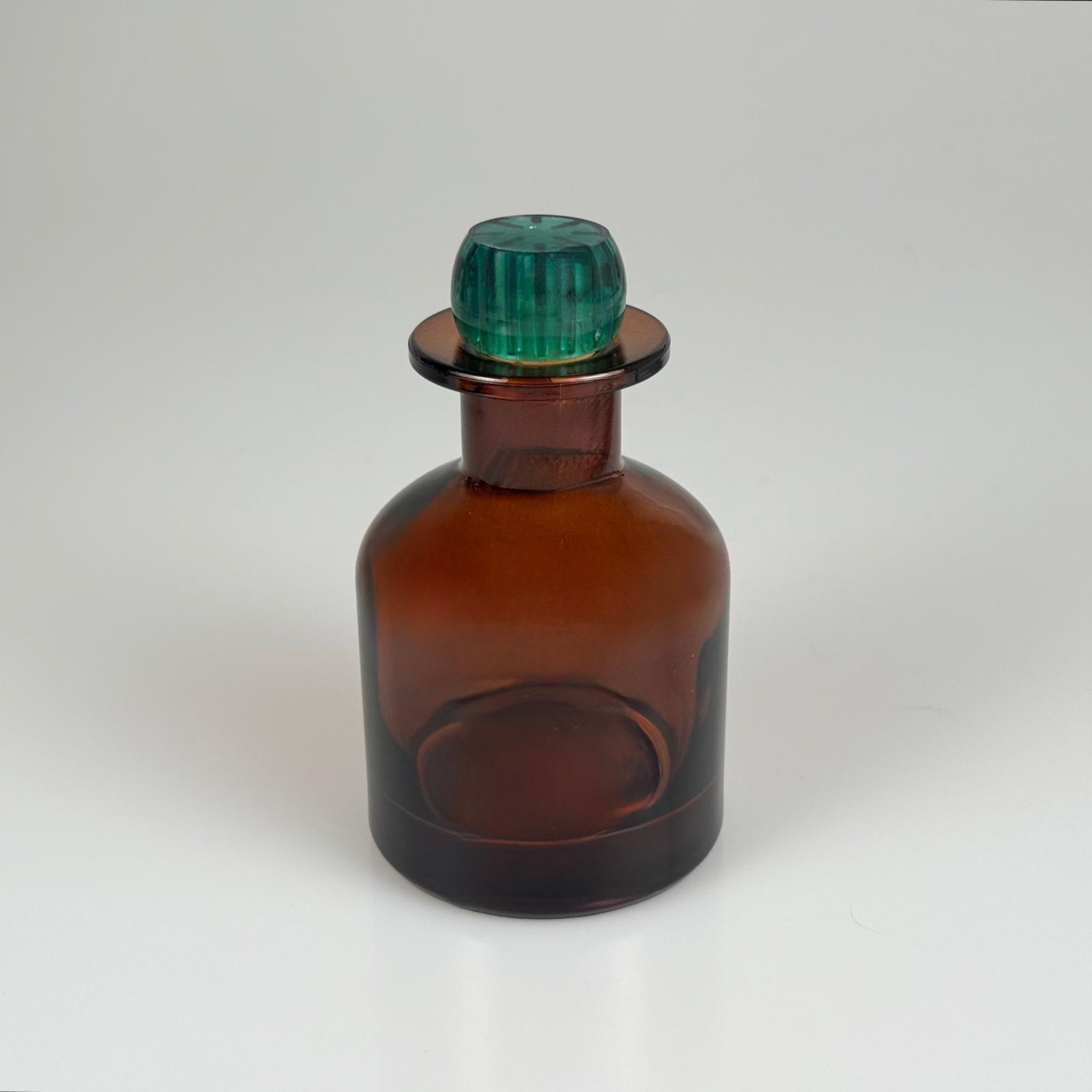 150 CC AMBER LÜX SİLİNDİR CAM ŞİŞE + YEŞİL MANTAR TIPA - 150 ML TIPALI CAM ŞİŞE