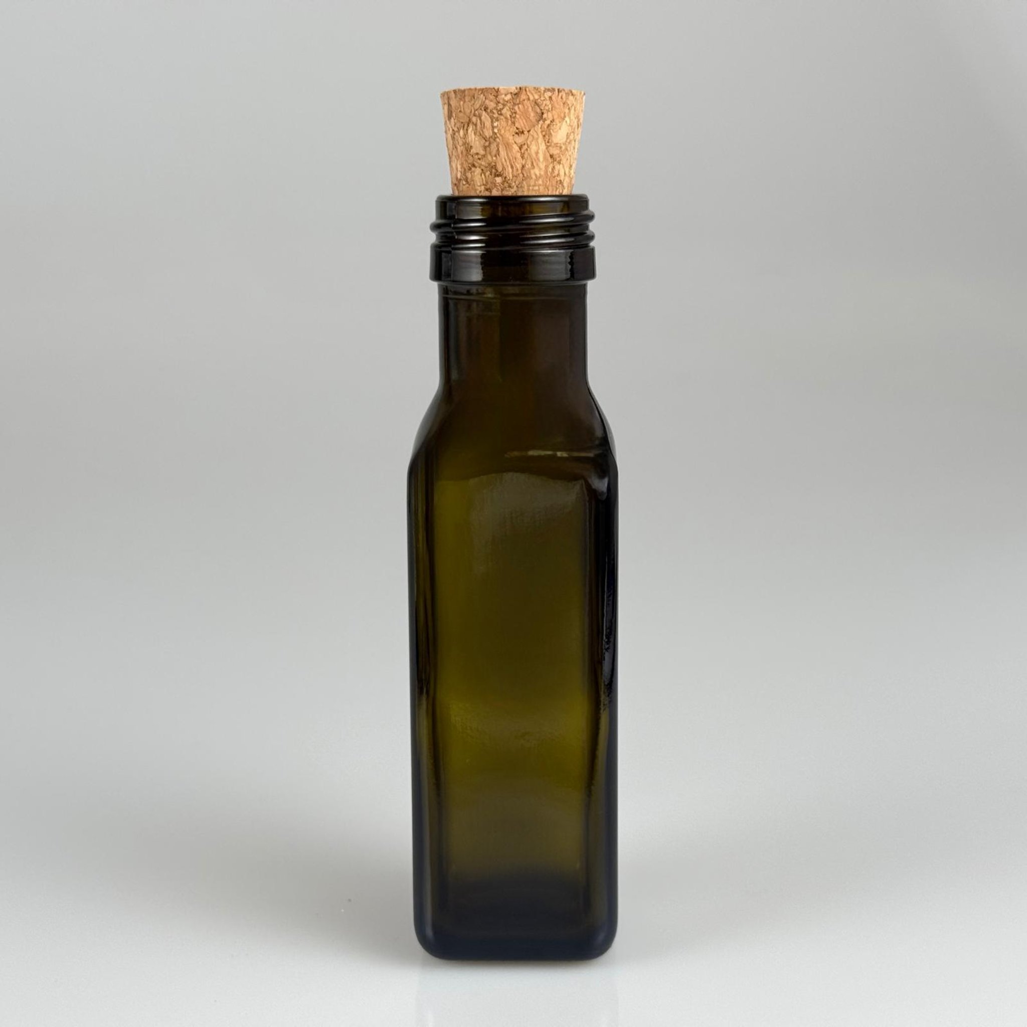 100 CC MARASKA CAM ŞİŞE KOYU YEŞİL (31 MM AĞIZ) - MANTAR TIPALI - 100 ML KÖŞELİ KARE MARASCA YAĞ VE SOS ŞİŞELERİ