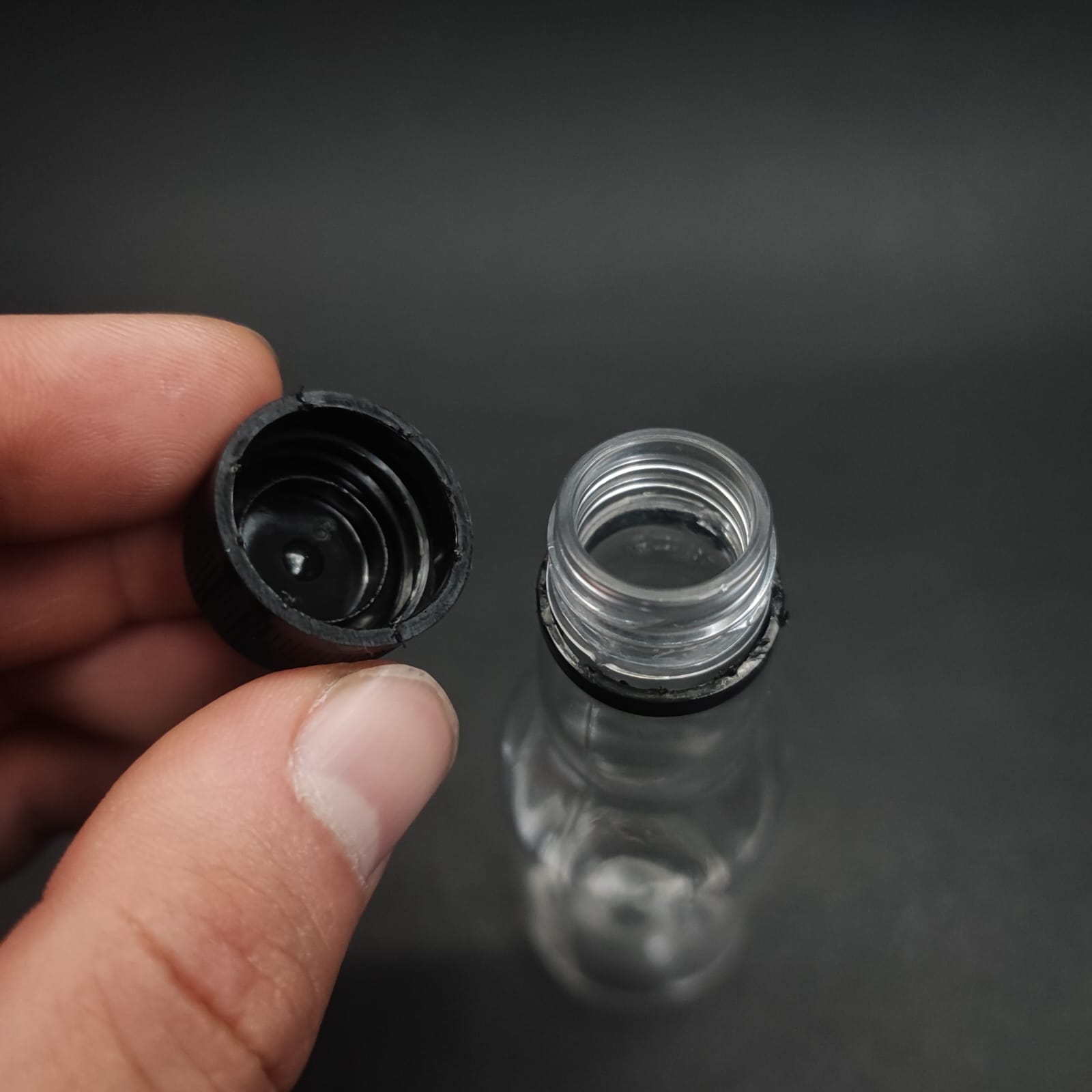 40 CC PET SHOT ŞİŞESİ  - KİLİTLİ SİYAH KAPAKLI KOLAJEN ŞİŞESİ - 40 ML BOĞAZLI PLASTİK ŞİŞE - ŞEFFAF (KİLİTLİ KAPAK SERTÇE BASTIRARAK KAPANIR)