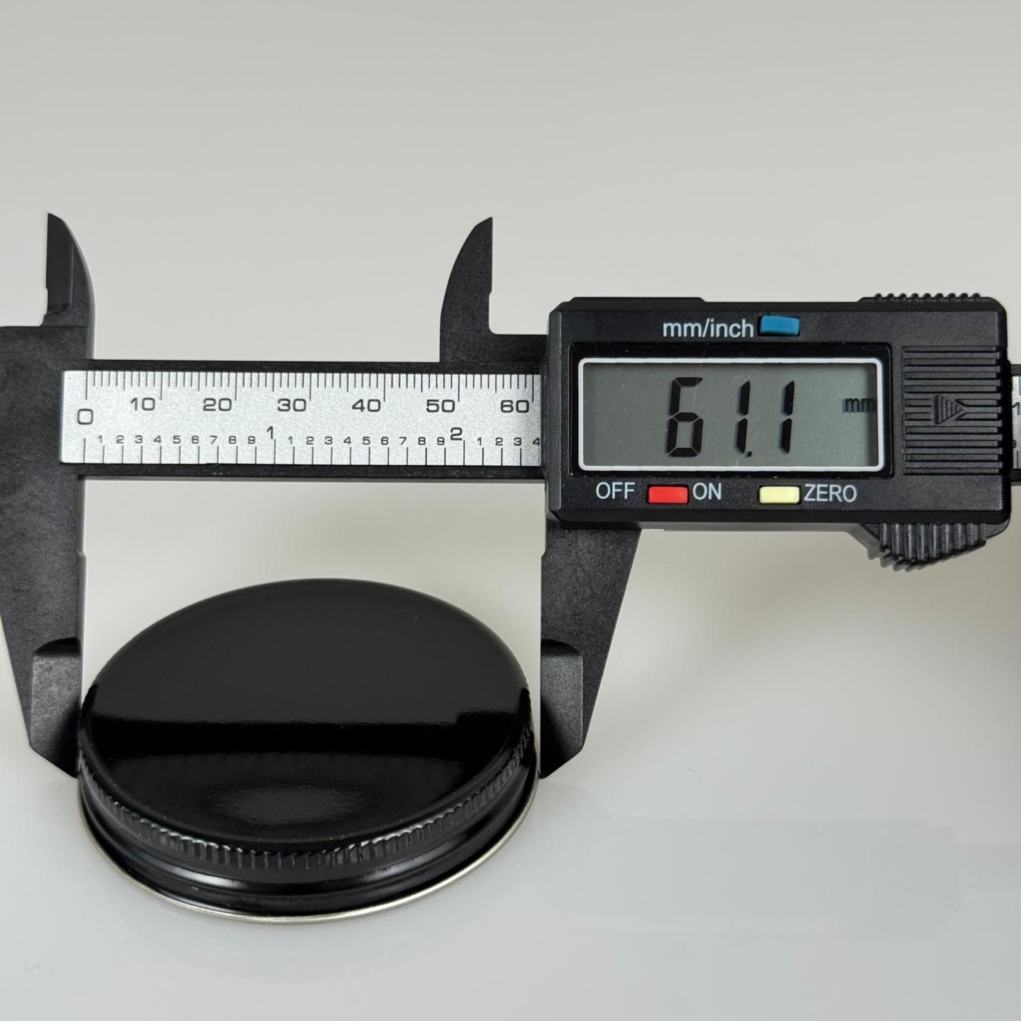 57 MM VİDALI PARLAK SİYAH METAL KAPAK (ŞİŞECAM 50 CC CAM KREM KAVANOZU KAPAĞI)