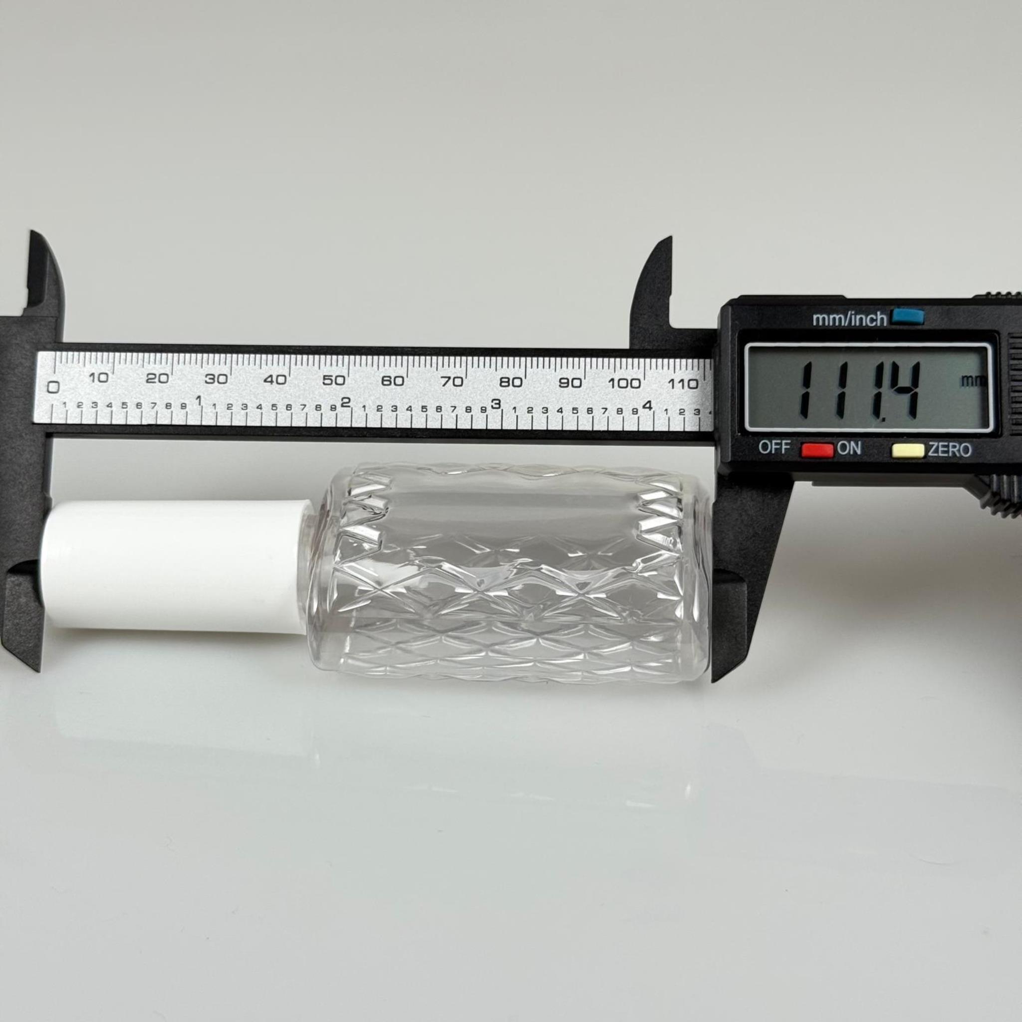 50 CC ŞEFFAF PET KÖŞELİ PARFÜM ŞİŞESİ - BEYAZ SPREYLİ - BEYAZ KORUMA KAPAKLI - 50 ML PLASTİK PARFÜM - KOLONYA ŞİŞESİ