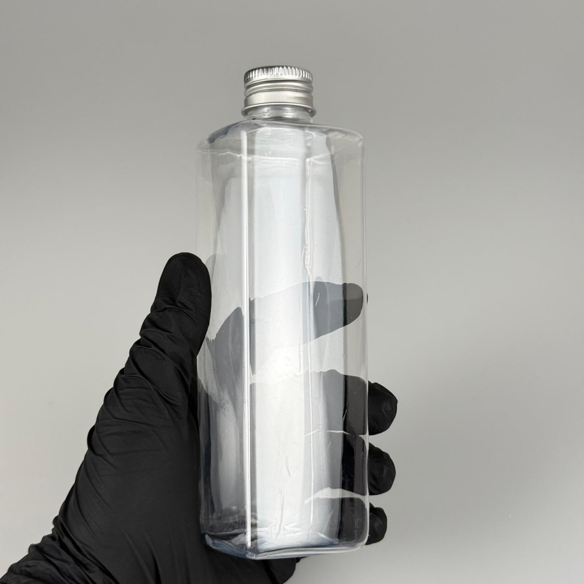 300 CC KARE PET ŞİŞE (31 GR - 24 AĞIZ) + KÖPÜK CONTALI GÜMÜŞ METAL ALÜMİNYUM KAPAK + KOLONYA TIPALI TAKIM - 300 ML KAPAKLI PLASTİK ŞİŞELER
