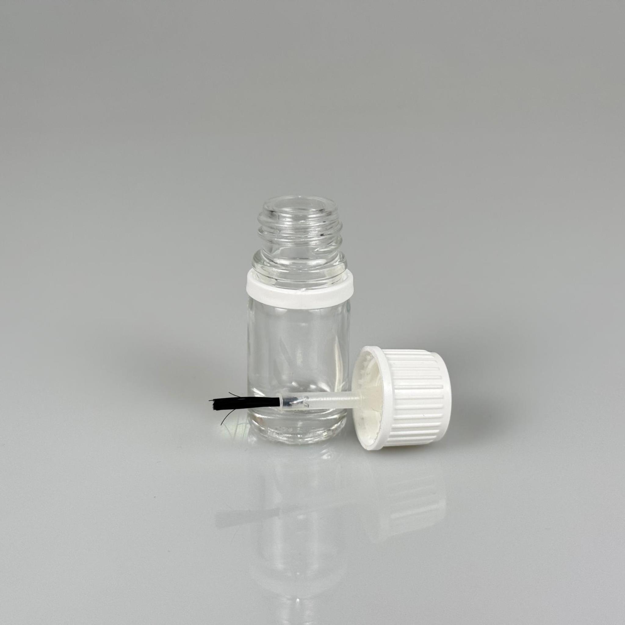 5 CC FIRÇALI CAM ŞİŞE - ŞEFFAF - 5 ML BEYAZ KAPAKLI FIRÇALI CAM ŞİŞE - CAM OJE ŞİŞESİ FIRÇALI BEYAZ KAPAKLI TAKIM - BOŞ OJE ŞİŞESİ, FIRÇALI ŞİŞE, OTOMOTİV VE MOBİLYA İÇİN RÖTÜŞ BOYA ŞİŞESİ VB. ÇOK AMAÇLI FIRÇALI ŞİŞE