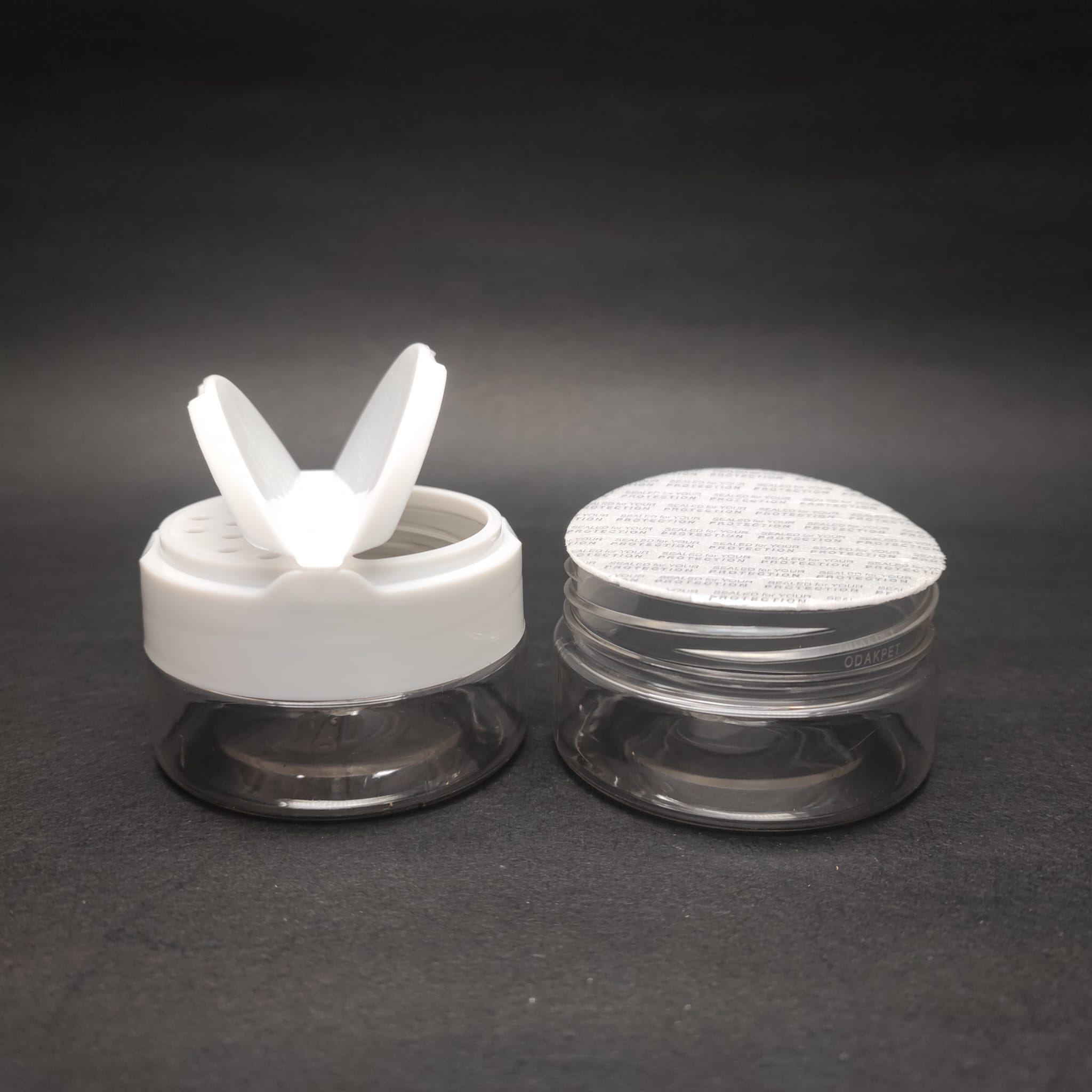 50 CC PET BAHARAT KAVANOZU - BEYAZ FLİPTOP BAHARAT KAPAKLI + SIZDIRMAZ KENDİNDEN YAPIŞKANLI KÖPÜK CONTALI -  toz kavanozu , baharat ambalajı , boş pudra şişesi . tuzluk , baharat düzenleyici set için kavanoz