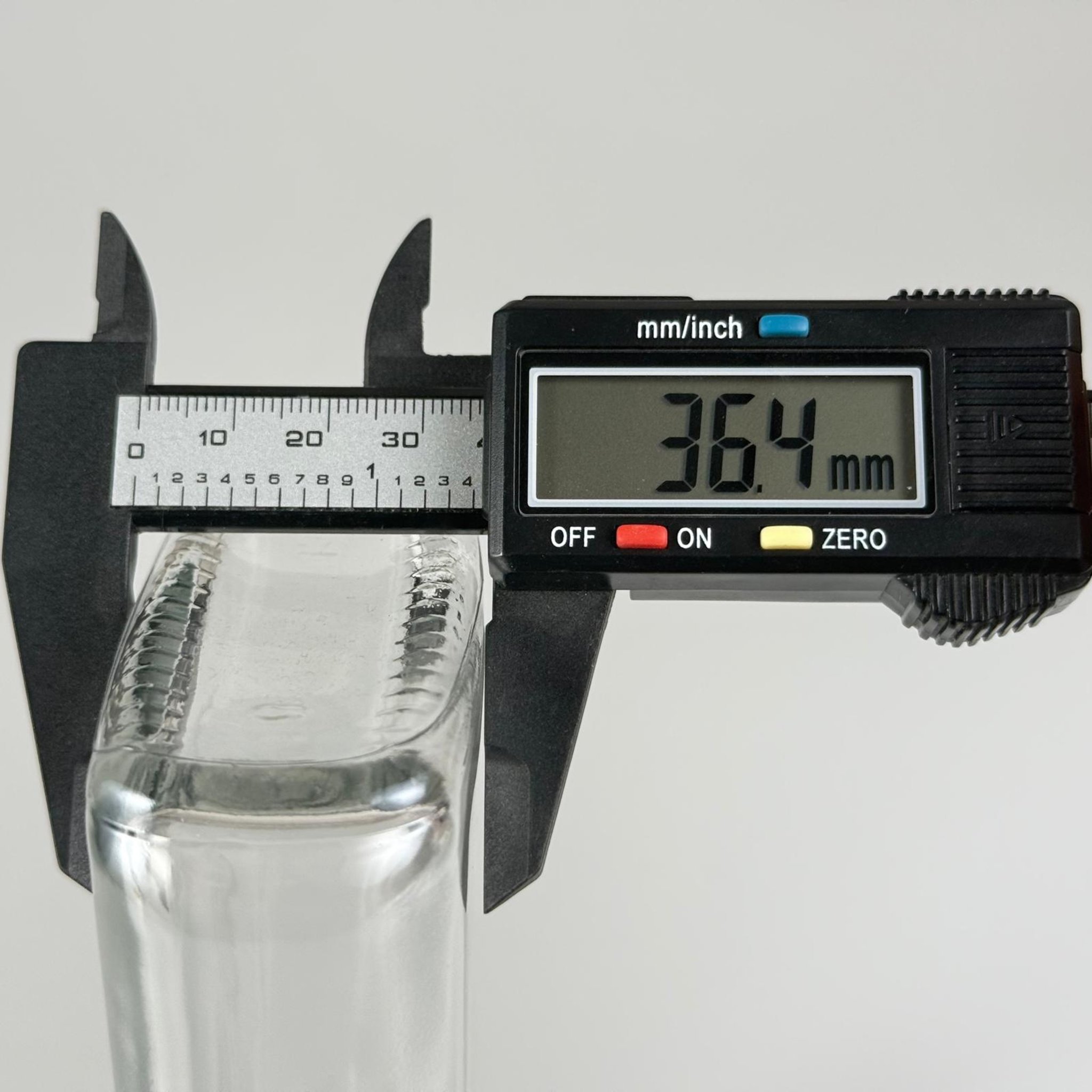 200 CC YASSI CAM ŞİŞE -  ALÜMİNYUM KAPLAMALI GÜMÜŞ KAPAKLI + DAMLALIKLI KOLONYA TIPALI TAKIM - 200 ML CAM ŞİŞE