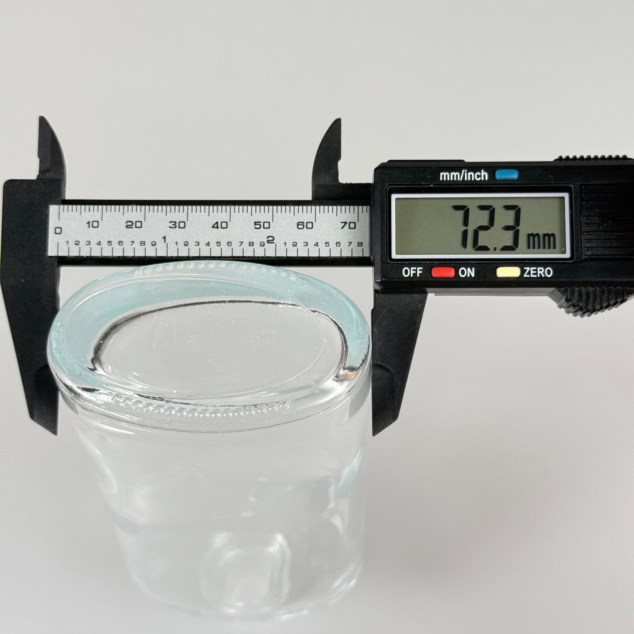 200 CC YASSI KÖŞELİ ŞEFFAF CAM KOLONYA ŞİŞESİ + AHŞAP KAPAK + KOLONYA TIPASI - 200 ML CAM ŞİŞE