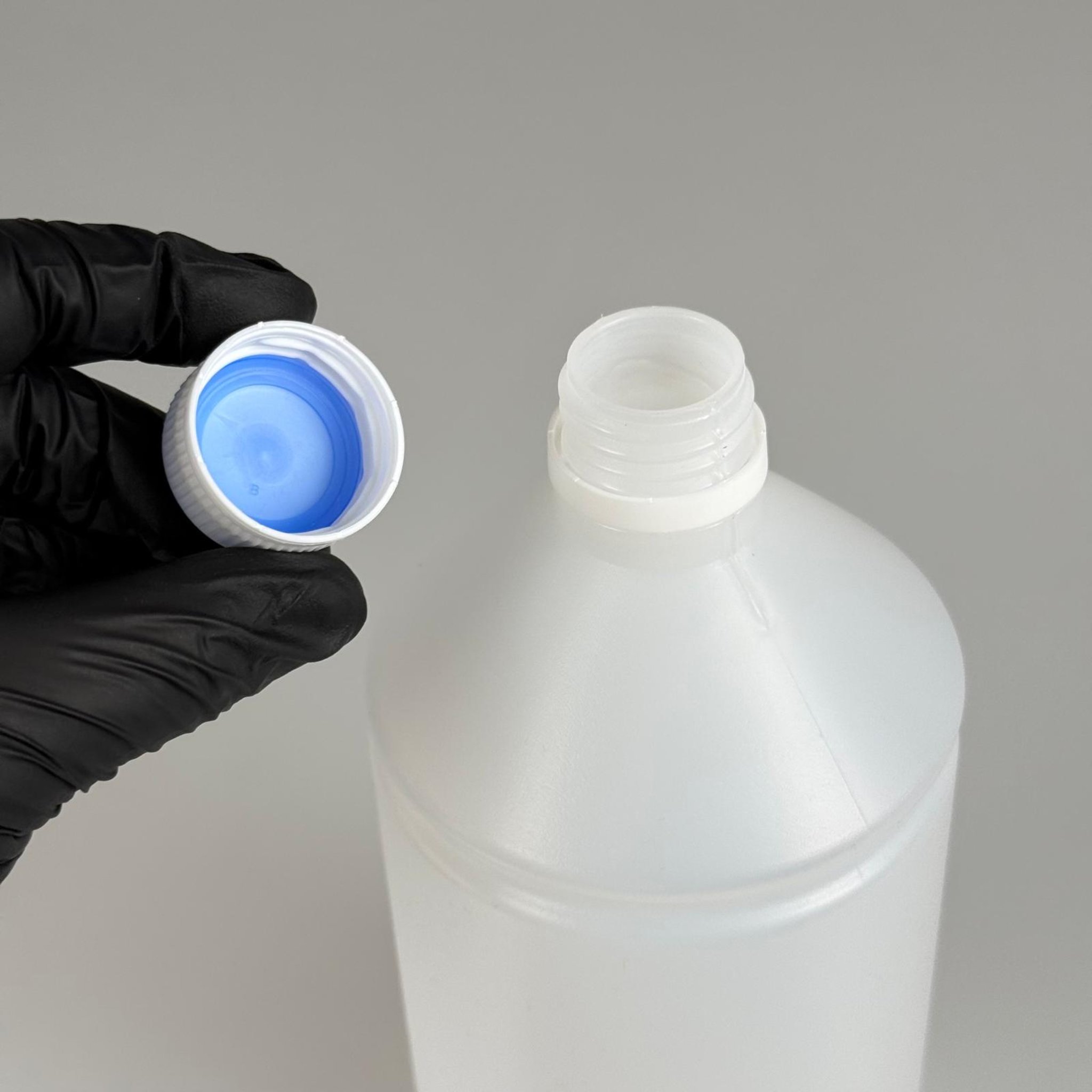 1 LİTRE TİNER ŞİŞESİ - KİLİTLİ CONTALI  BEYAZ KAPAKLI + AKITICILI SİVRİ SARI KARTUŞ KAPAKLI - 1000 ML KİMYASALA DAYANIKLI PLASTİK ŞİŞE - 1 LT POLİETİLEN ŞİŞE TOMBUL