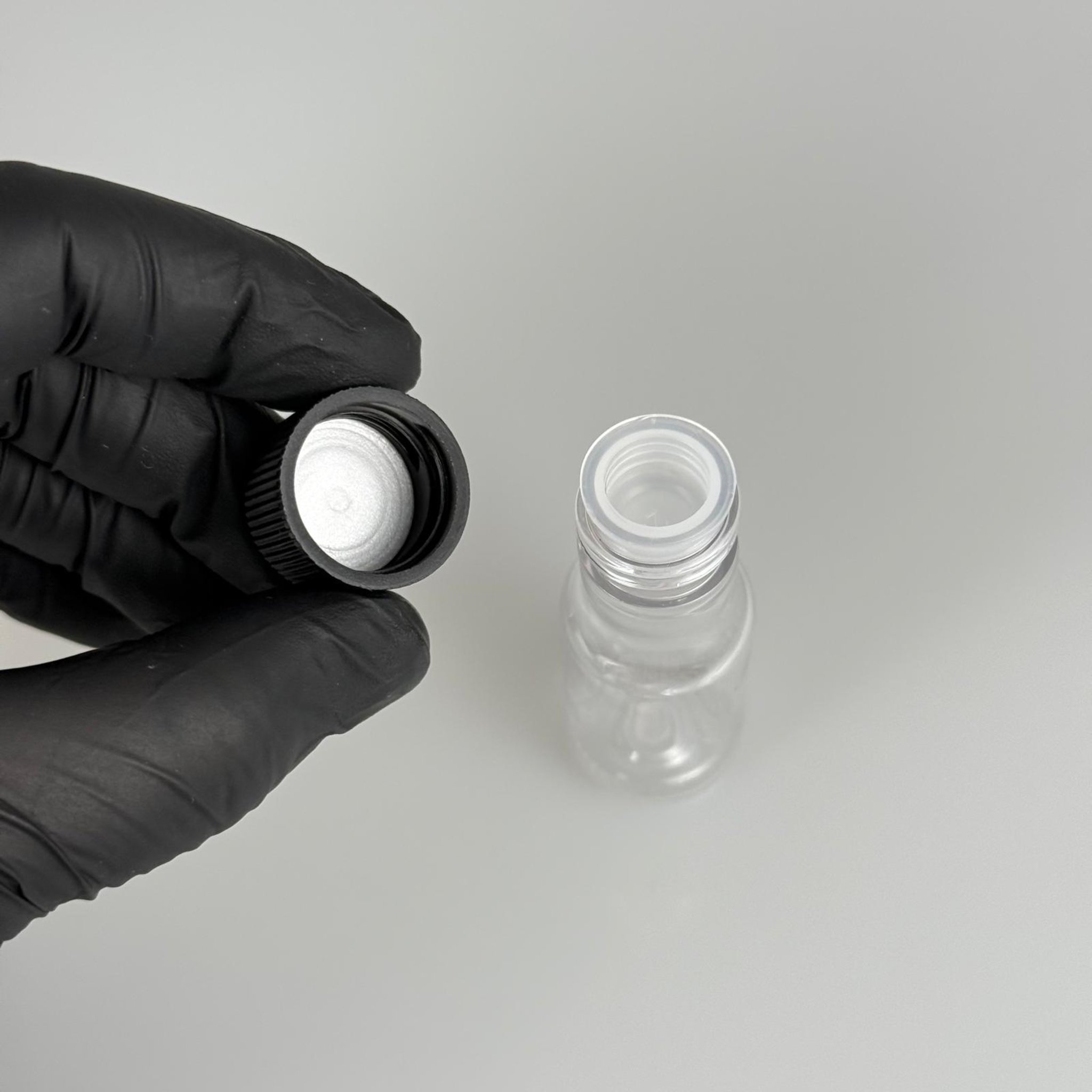 10 ML BOĞAZLI PET ŞİŞE + CONTALI SİYAH KAPAK + KÖR TIPA TAKIM - 10 CC SIZDIRMAZ BOŞ PLASTİK ŞİŞELER
