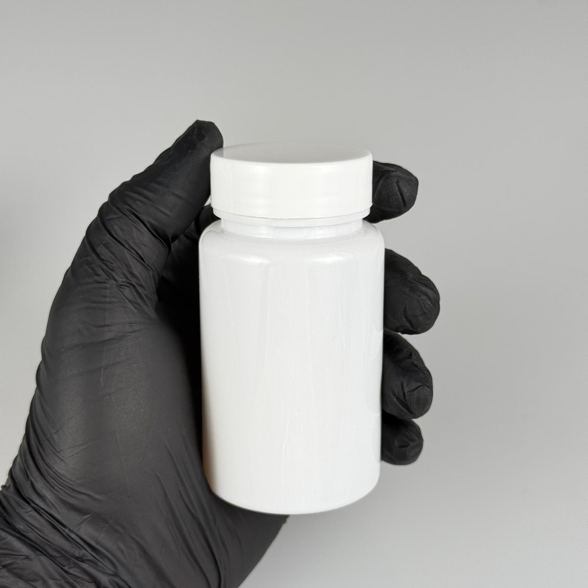 100 CC BEYAZ PET TABLET ŞİŞESİ - BEYAZ KAPAKLI + KENDİNDEN YAPIŞKANLI KÖPÜK CONTALI - 100 ML KAPSÜL KUTUSU - İLAÇ ŞİŞESİ - MEDİKAL HAP ŞİŞESİ - FARMASÖTİK KAVANOZ