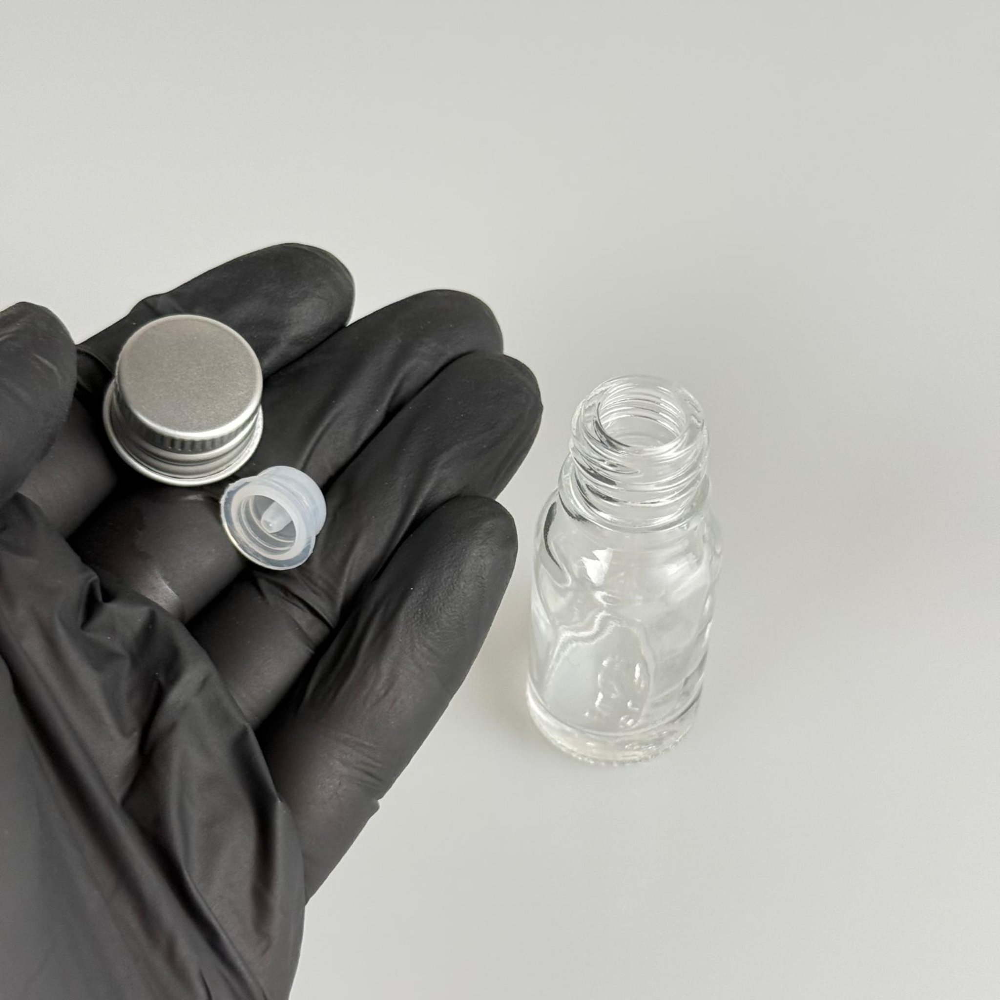 10 CC ŞEFFAF CAM ŞİŞE + KÖPÜK CONTALI GÜMÜŞ ALÜMİNYUM METAL KAPAKLI + DAMLALIKLI KOLONYA TIPALI TAKIM - 10 ML ŞEFFAF CAM ŞİŞE