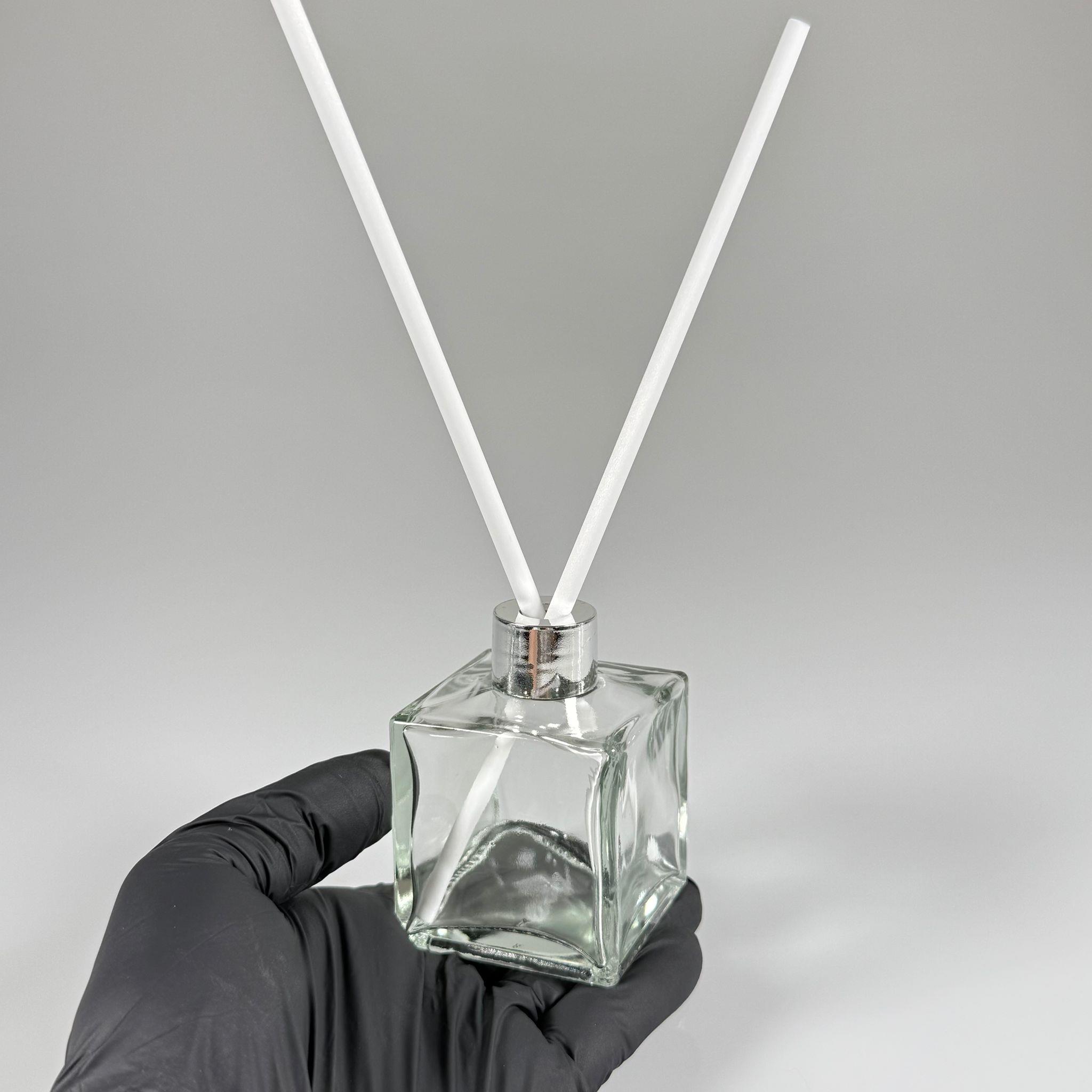 100 CC KARE BAMBU CAM BAMBU ODA KOKUSU ŞİŞESİ - 100 ML ÇUBUKLU KÖŞELİ BAMBU ODA KOKUSU ŞİŞESİ - DİFÜZÖR ŞİŞE- CAM ŞİŞE + GÜMÜŞ PLASTİK KAPAK + TIPA + 2 ADET FİBER BEYAZ BAMBU ÇUBUK - YENİ MODEL