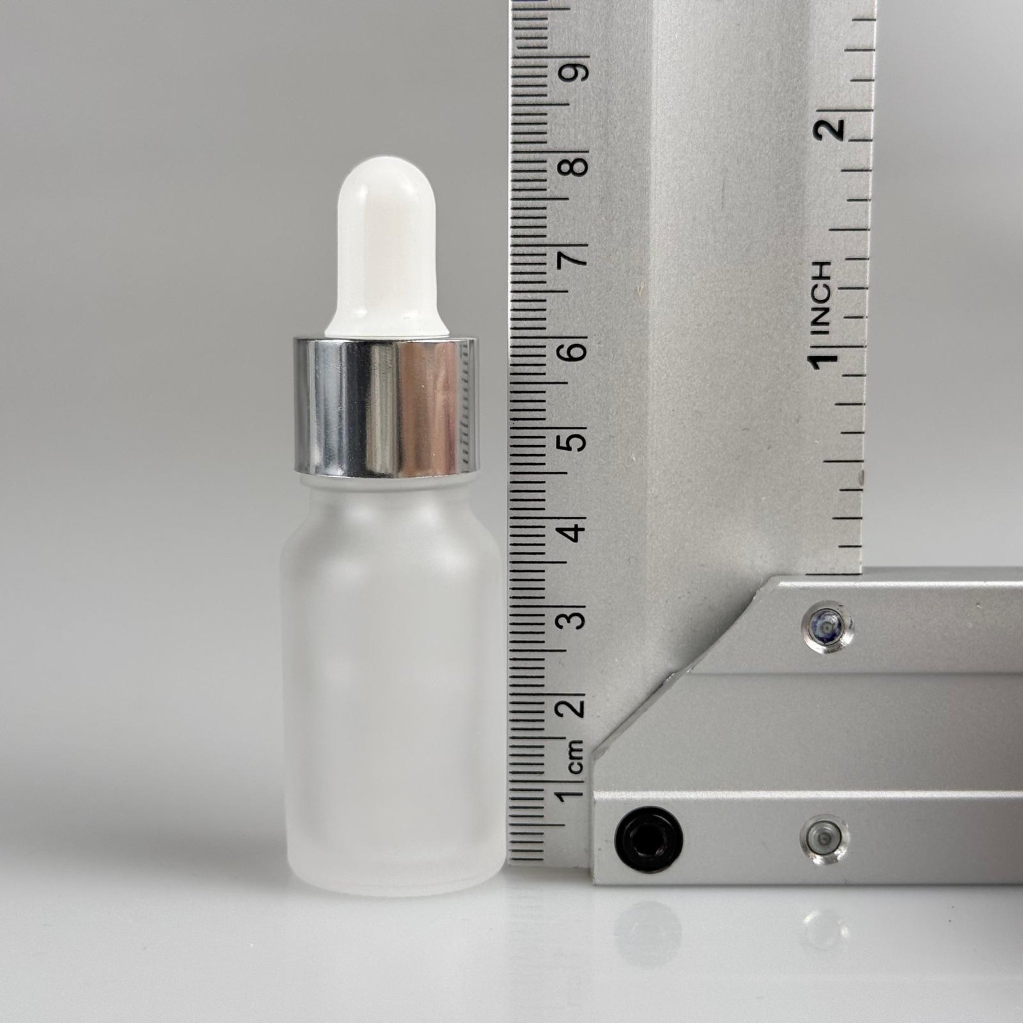 10 CC BUZLU CAM DAMLALIKLI ŞİŞE + BEYAZ EMZİK + GÜMÜŞ METAL KAPAK + CAM PİPET TAKIM  - 10 ML BUZLAMA CAM ŞİŞE