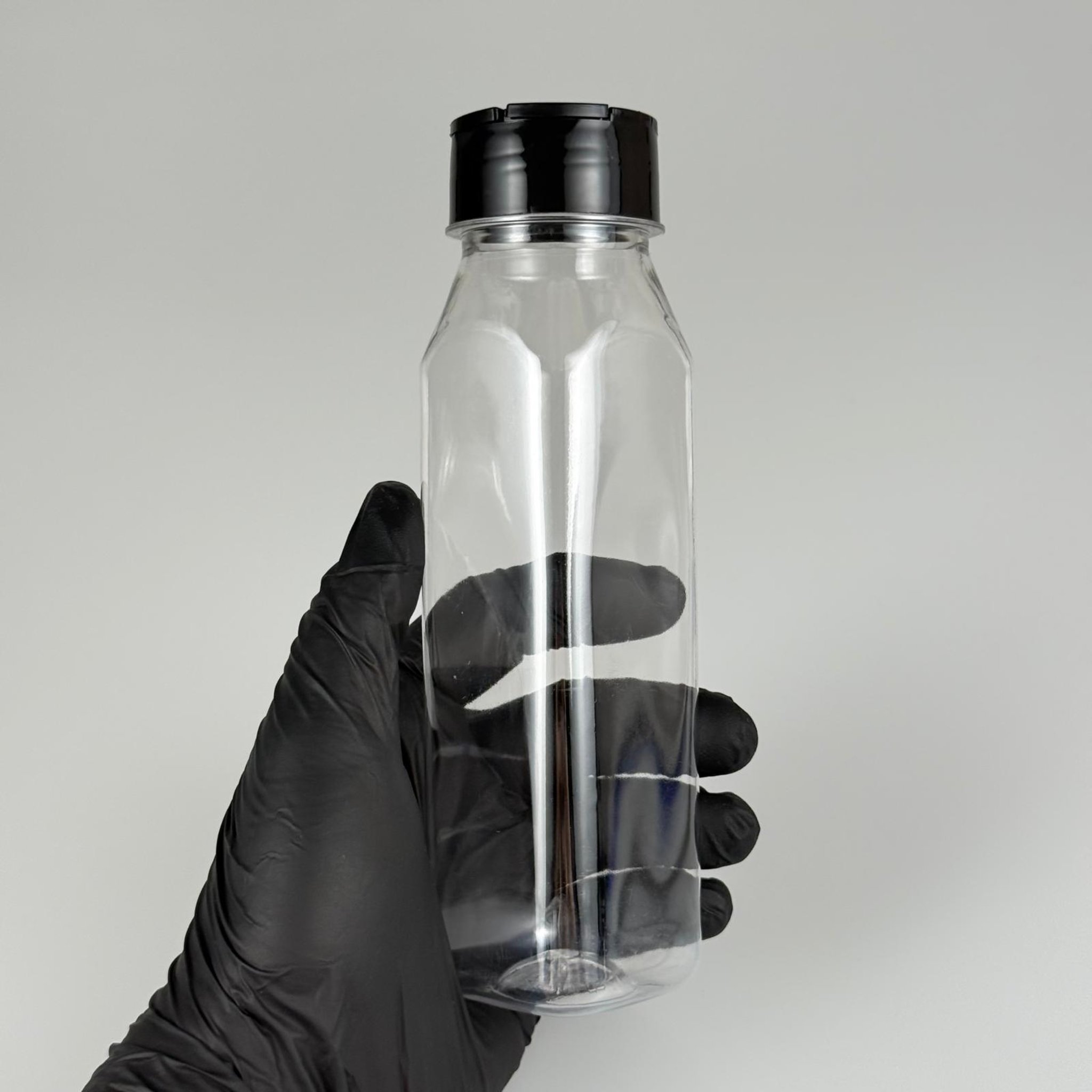 PLASTİK KARE BAHARATLIK KAVANOZ - 250 ML PET BAHARAT, TOZ, PUDRA VB İÇİN PET ŞİŞE - SİYAH AÇILIR KAPANIR DELİKLİ KAPAKLI TAKIM - 250 CC UZUN