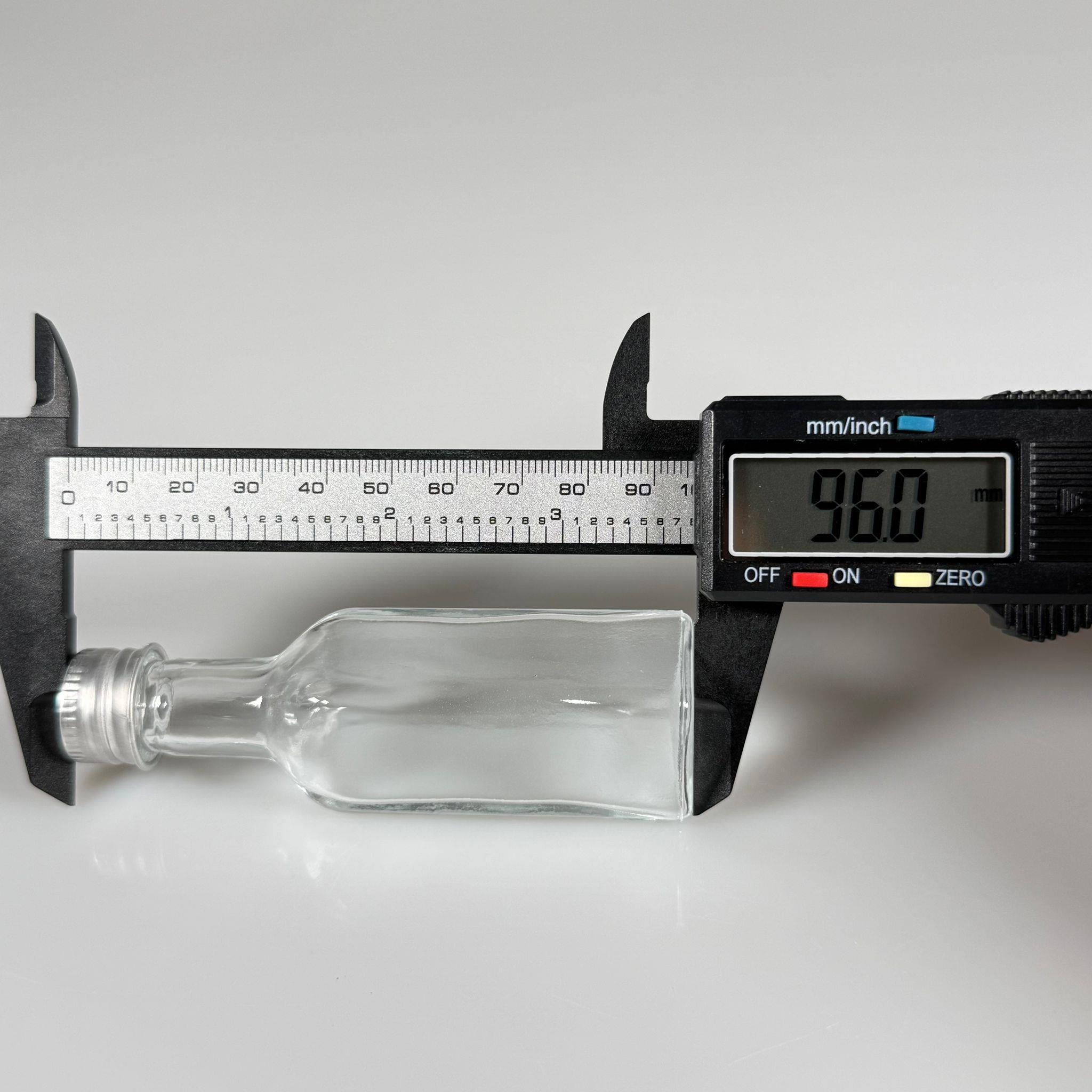 20 CC MARASKA KÖŞELİ KARE CAM ŞİŞE - CONTALI METAL ALÜMİNYUM GÜMÜŞ KAPAKLI - 20 ML KAPAKLI CAM ŞİŞE (SİLME 23 ML ALIR)
