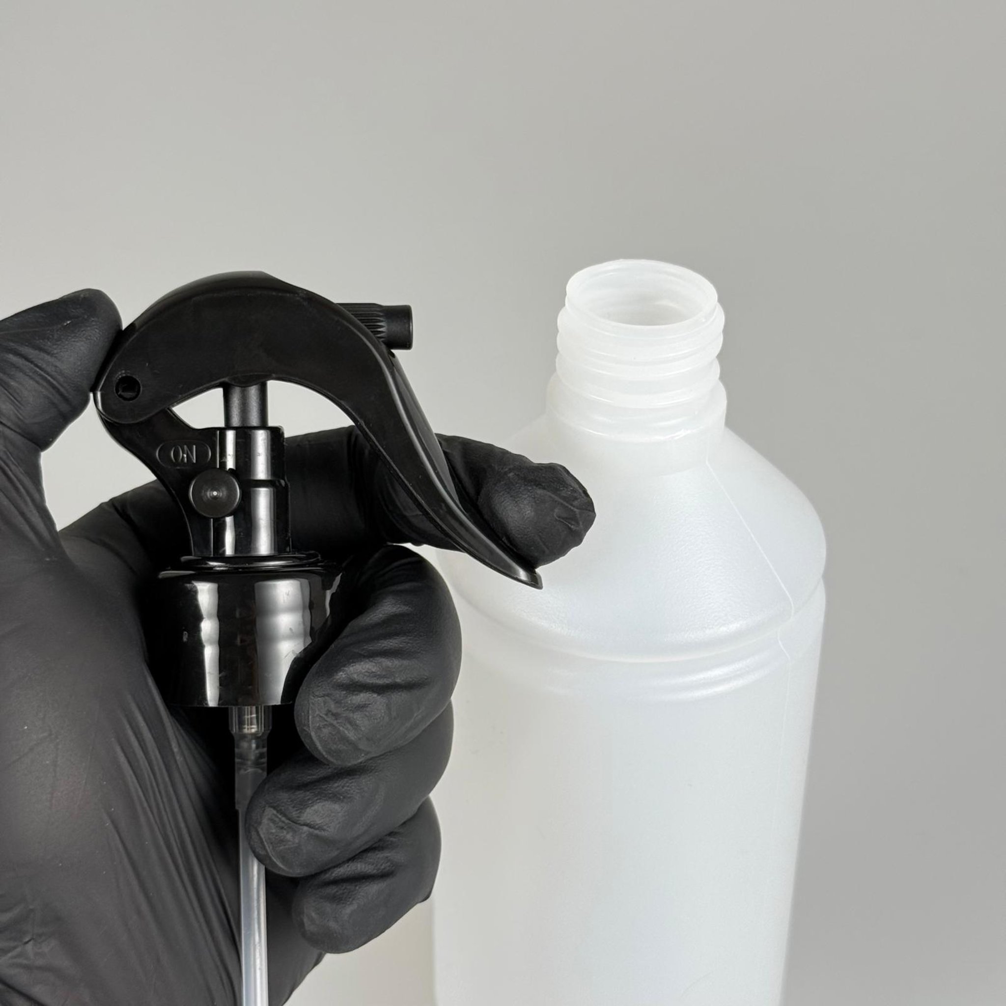 500 CC TİNER ŞİŞESİ - SİYAH TRİGER TETİK SPREYLİ (DUMAN PÜSKÜRTÜR) - 500 ML KİMYASALA DAYANIKLI PLASTİK ŞİŞE - 0,5 LT POLİETİLEN ŞİŞE