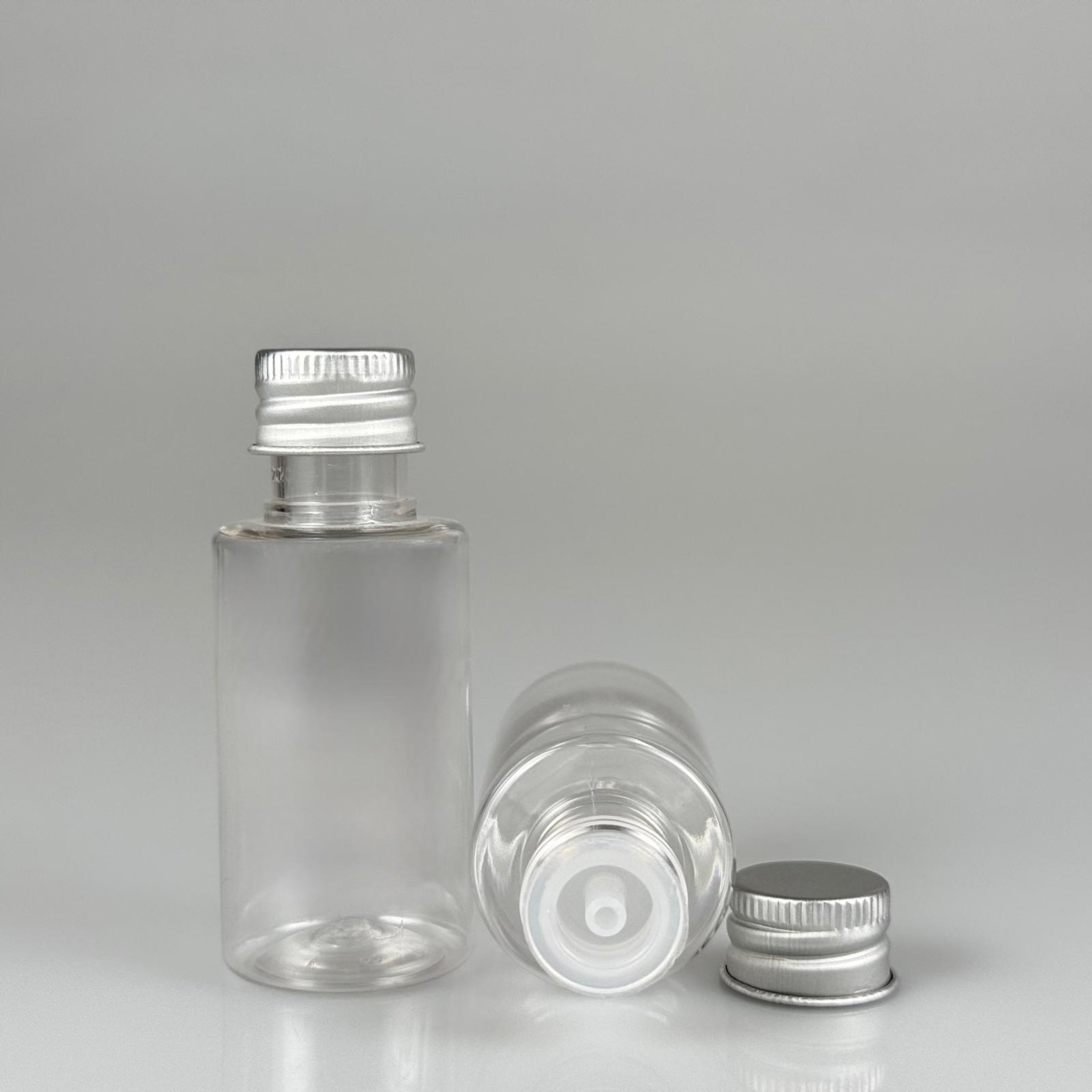 30 CC SİLİNDİR KISA MODEL PET ŞİŞE - KÖPÜK CONTALI GÜMÜŞ  ALÜMİNYUM METAL KAPAKLI + DAMLALIKLI KOLONYA TIPALII TAKIM - 30 ML ŞEFFAF PET ŞİŞE