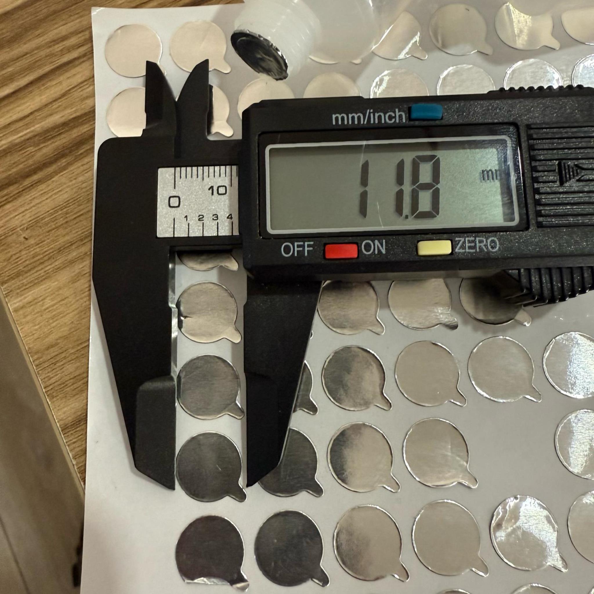 MERHEM TÜPÜ İÇİN SIZDIRMAZ ALÜMİNYUM FOLYO  - ELLE MANÜEL YAPIŞIR 11,8 MM (5 CC DEN 100 CC YE KADAR UYAR, 250 CC YE UFAK GELİR)