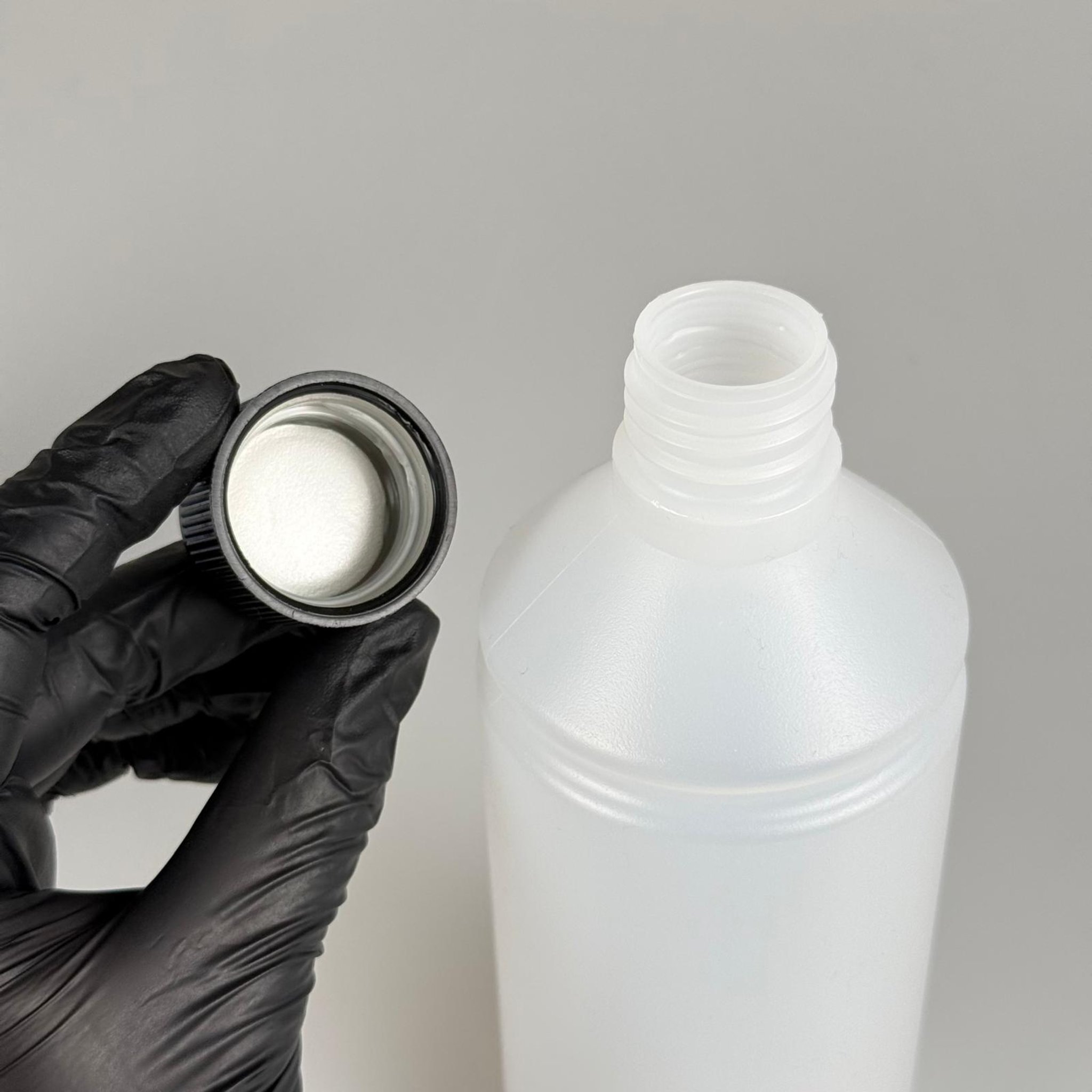 500 CC TİNER ŞİŞESİ - SİYAH ÇOCUK EMNİYET KİLİTLİ KAPAKLI - 500 ML KİMYASALA DAYANIKLI PLASTİK ŞİŞE - 0,5 LT POLİETİLEN ŞİŞE