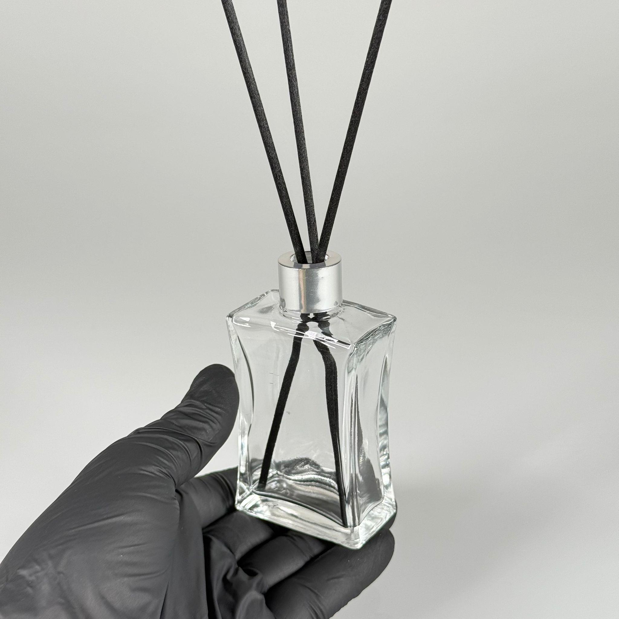 50 CC DİKDÖRTGEN BAMBU CAM BAMBU ODA KOKUSU ŞİŞESİ - 50 ML ÇUBUKLU KÖŞELİ BAMBU ODA KOKUSU ŞİŞESİ - DİFÜZÖR ŞİŞE- CAM ŞİŞE + GÜMÜŞ METAL KAPAK + PLASTİK TIPA + 3 ADET FİBER SİYAH BAMBU ÇUBUK