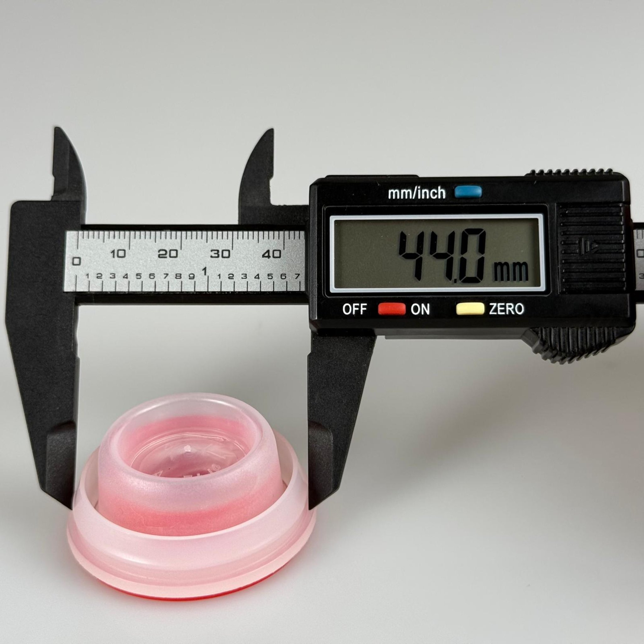 42 MM P2 K NATÜREL KIRMIZI BERİCAP (YAĞ TENEKE İÇİN) - TENEKE İÇİN PLASTİK KAPAK - YEDEK YAĞ TENEKE KAPAĞI - Çakma Metal TENEKE Kapağı