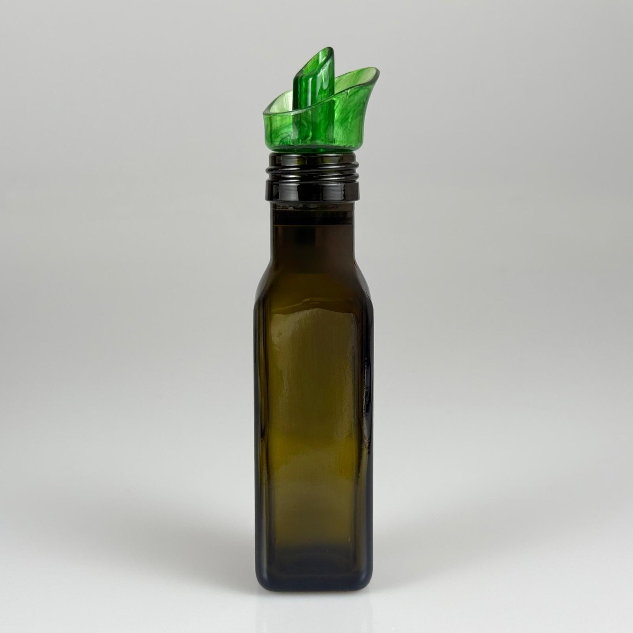 100 CC MARASKA CAM ŞİŞE KOYU YEŞİL (31 MM AĞIZ) - AKITICI AÇIK YEŞİL YAĞDANLIK TIPALI - 100 ML KÖŞELİ KARE MARASCA YAĞ VE SOS ŞİŞELERİ