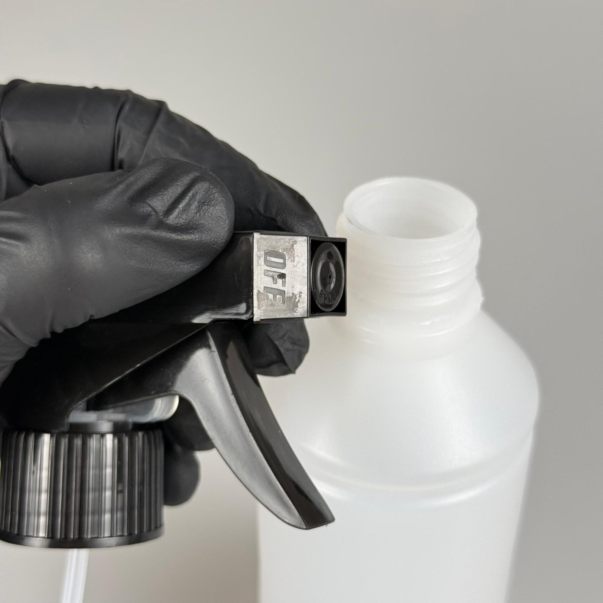 250 CC TİNER ŞİŞESİ - SİYAH TRİGER TETİK SPREYLİ - 250 ML KİMYASALA DAYANIKLI PLASTİK ŞİŞE - 0,25 LT POLİETİLEN ŞİŞE