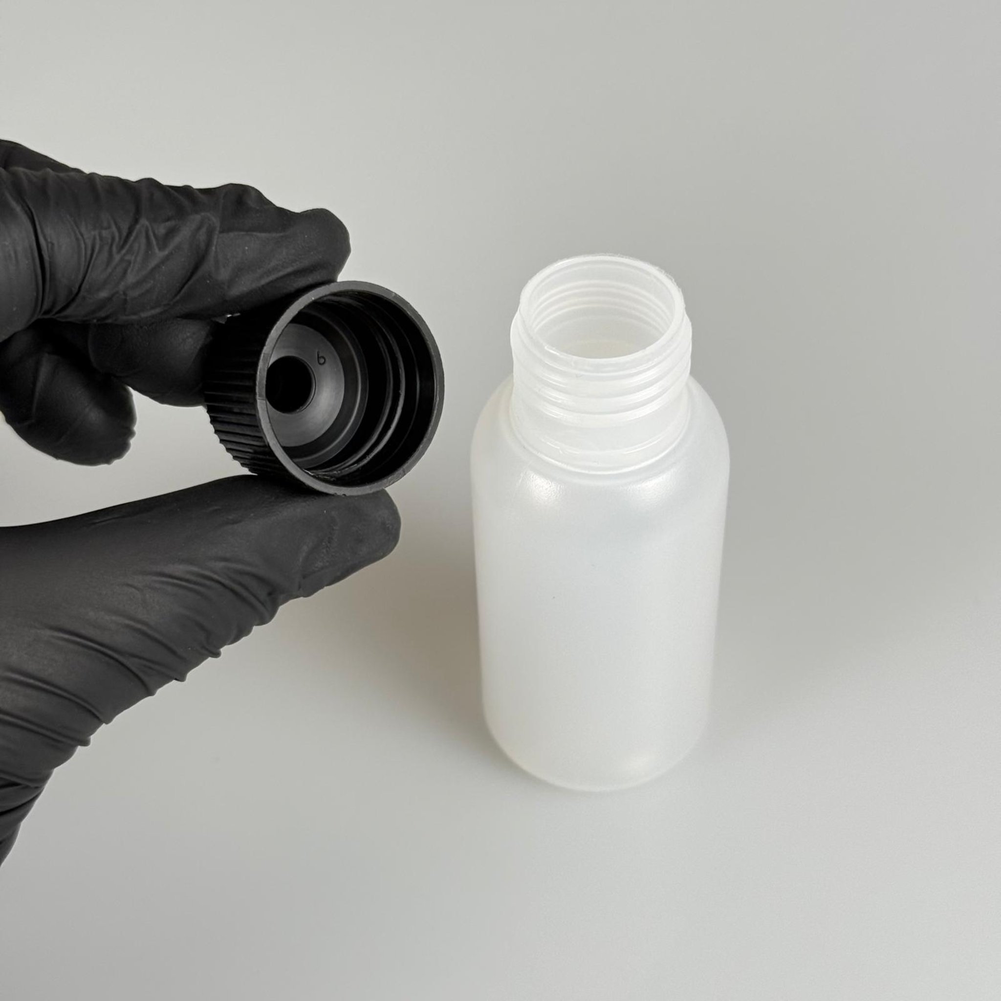 50 ML SIKILABİLİR YUMUŞAK POLİETİLEN PE PLASTİK ŞİŞE - SİYAH TWİST AKITICI SOS KAPAKLI - 50 cc sos, yağ, kartuş, mürekkep vb için boş şişeler