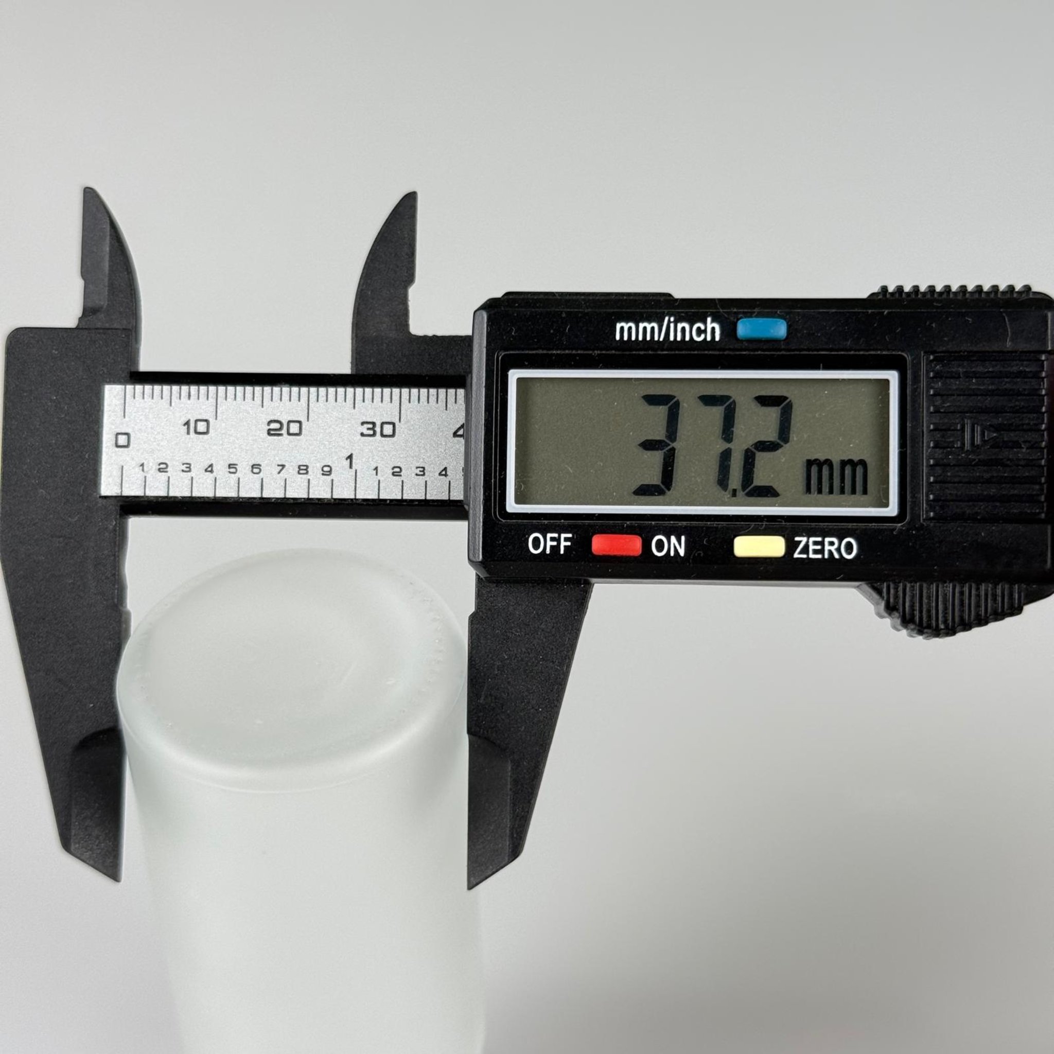 50 CC BUZLU CAM ŞİŞE + KÖPÜK CONTALI SİYAH ALÜMİNYUM METAL KAPAKLI TAKIM - 50 ML BUZLU CAM ŞİŞE