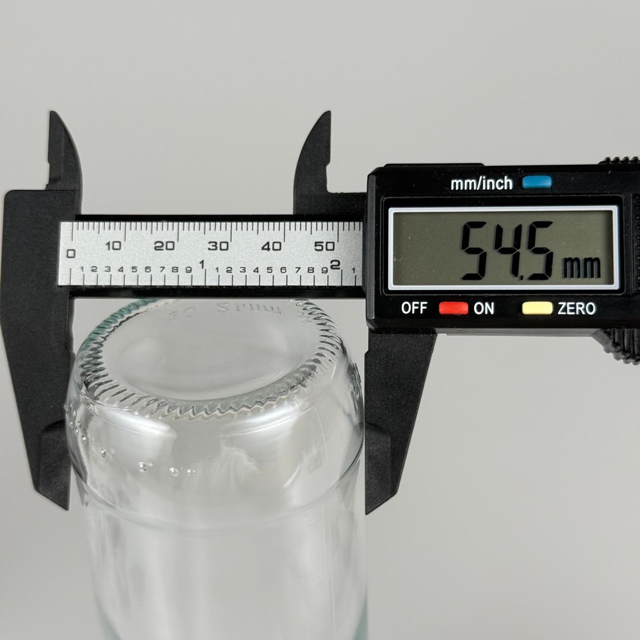 250 CC CAM KONSERVE ŞİŞESİ - SİYAH METAL KAPAKLI + KENDİNDEN YAPIŞKANLI SIZDIRMAZ CONTALI TAKIM - 250 ML CAM MEYVE SUYU ŞİŞESİ - ŞİŞECAM KODU 412825 İLE EŞDEĞERDİR.