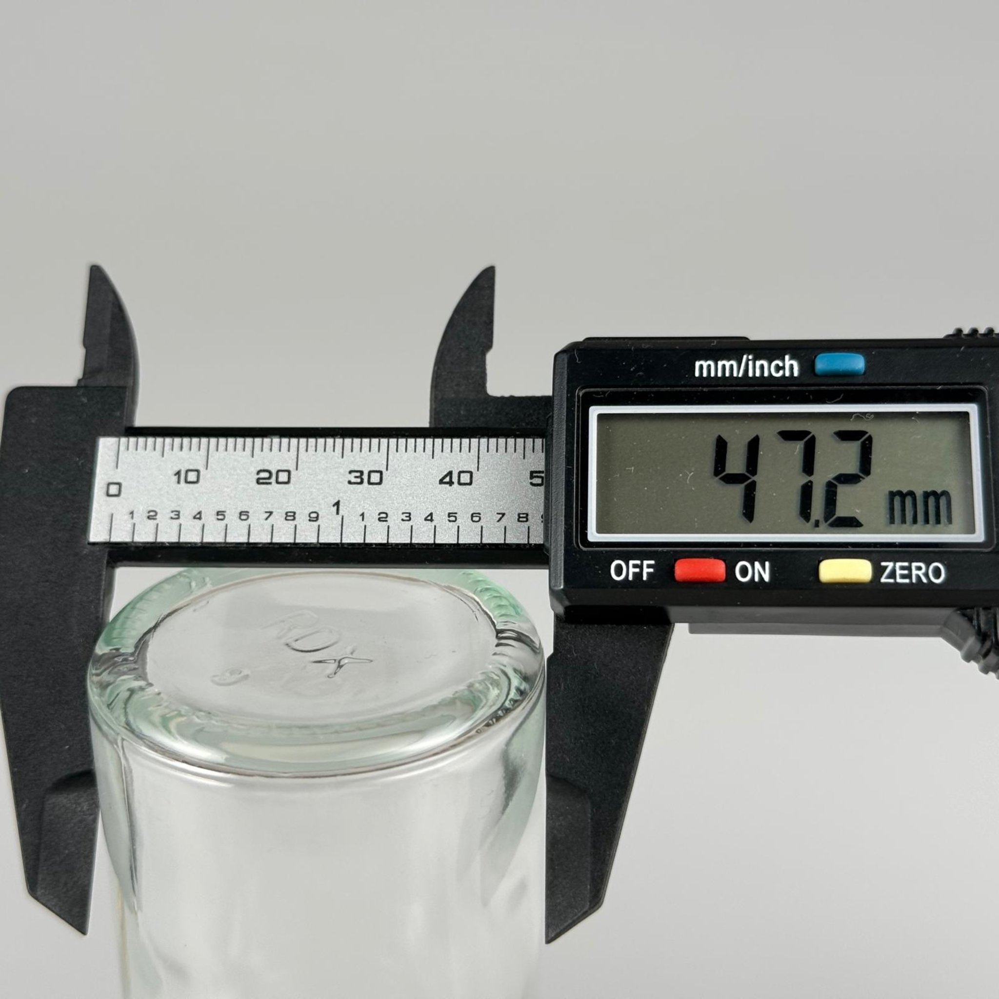 100 CC ŞEFFAF CAM ŞİŞE + KÖPÜK CONTALI GÜMÜŞ ALÜMİNYUM METAL KAPAKLI + KÖR TIPALI TAKIM - 100 ML ŞEFFAF CAM ŞİŞE