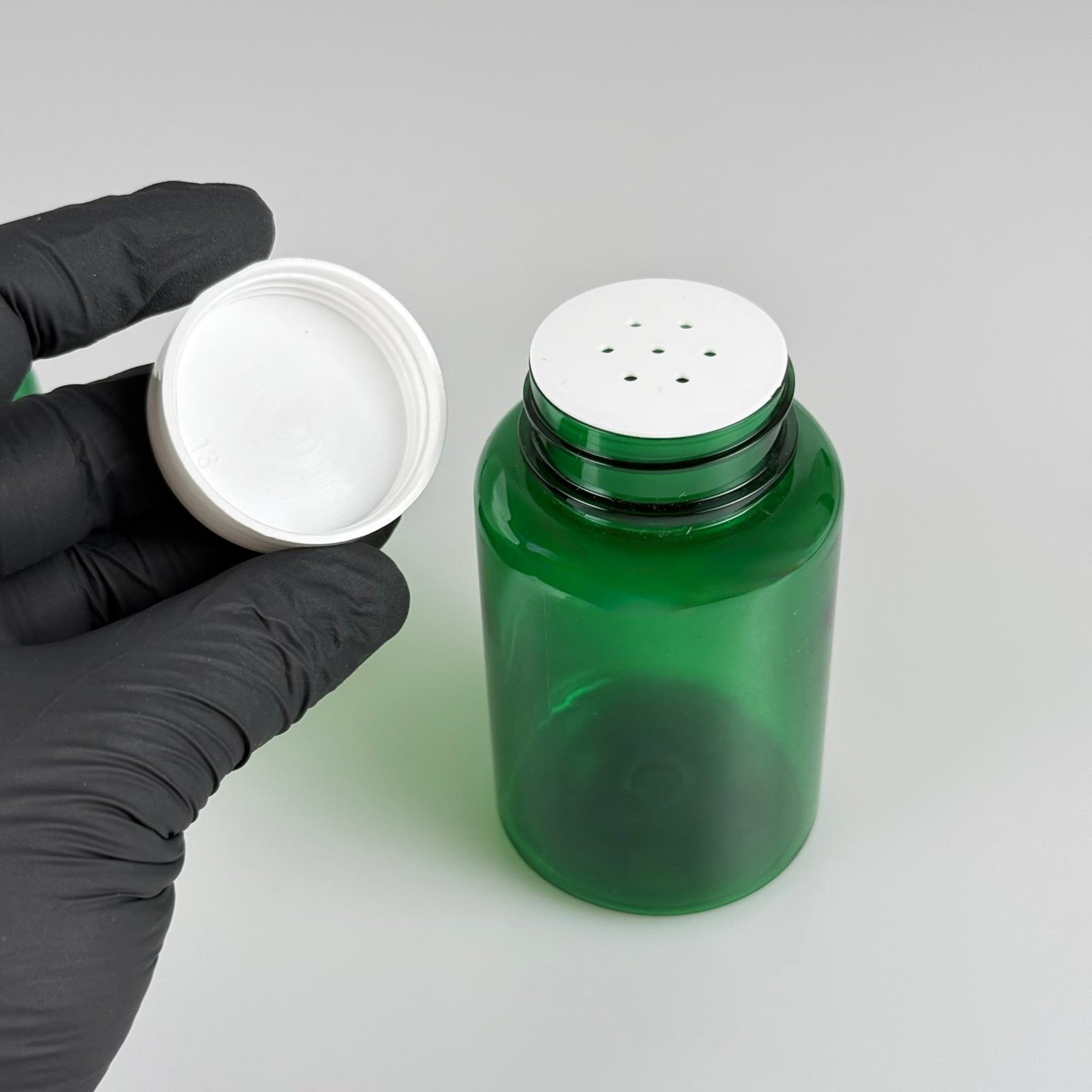 150 CC YEŞİL PET PUDRA ŞİŞESİ + BEYAZ PLASTİK KAPAKLI + PUDRA TIPALI TAKIM - 150 ML PUDRA KUTUSU, EKO TUZLUK