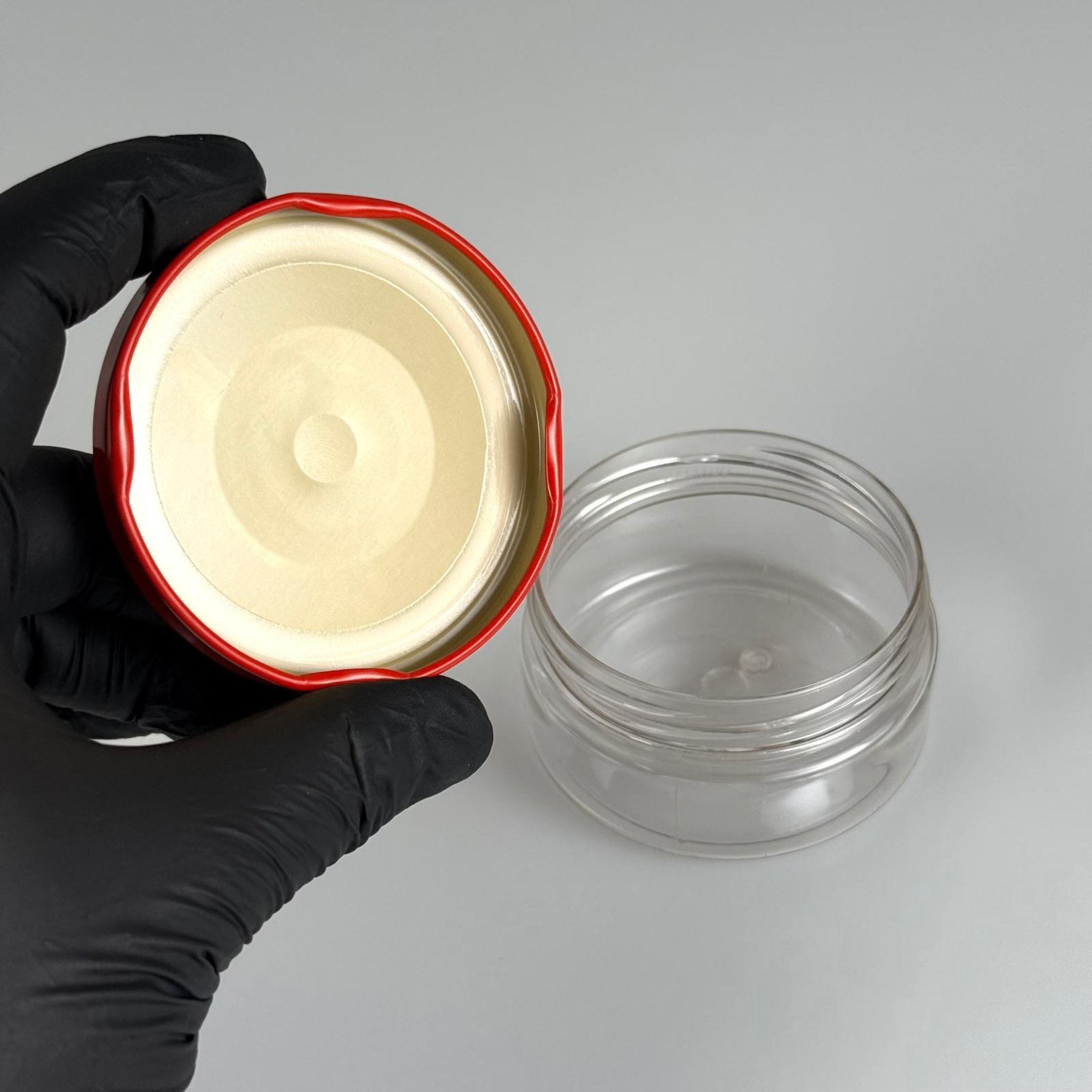 50 CC PET KAVANOZ  + DÜĞMELİ KIRMIZI METAL KAPAKLI TAKIM - 50 ML PLASTİK KAVANOZ