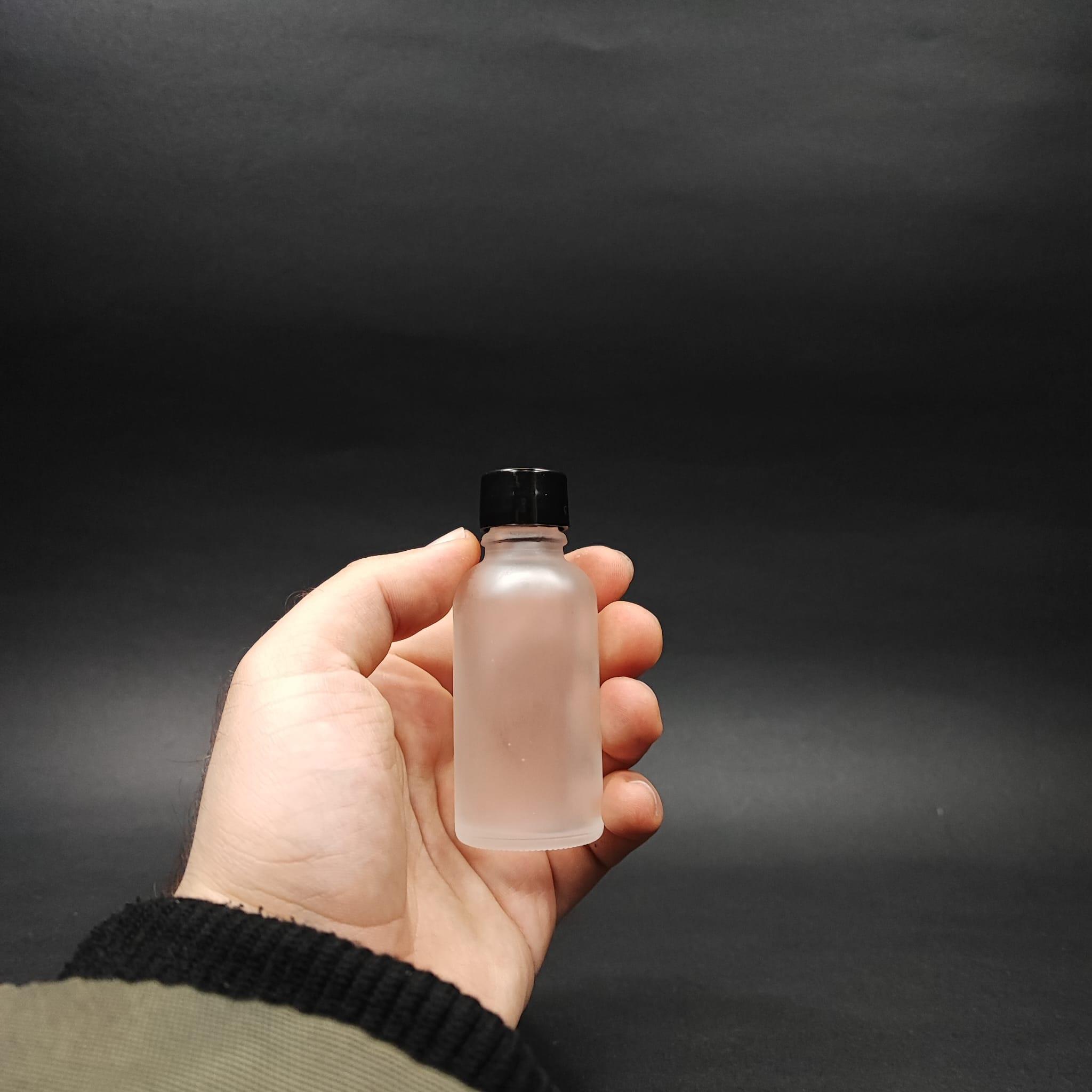 30 CC BUZLU CAM ŞİŞE + KENDİNDEN CONTALI SIZDIRMAZ SİYAH KAPAK - 30 ML KAPAKLI CAM ŞİŞE