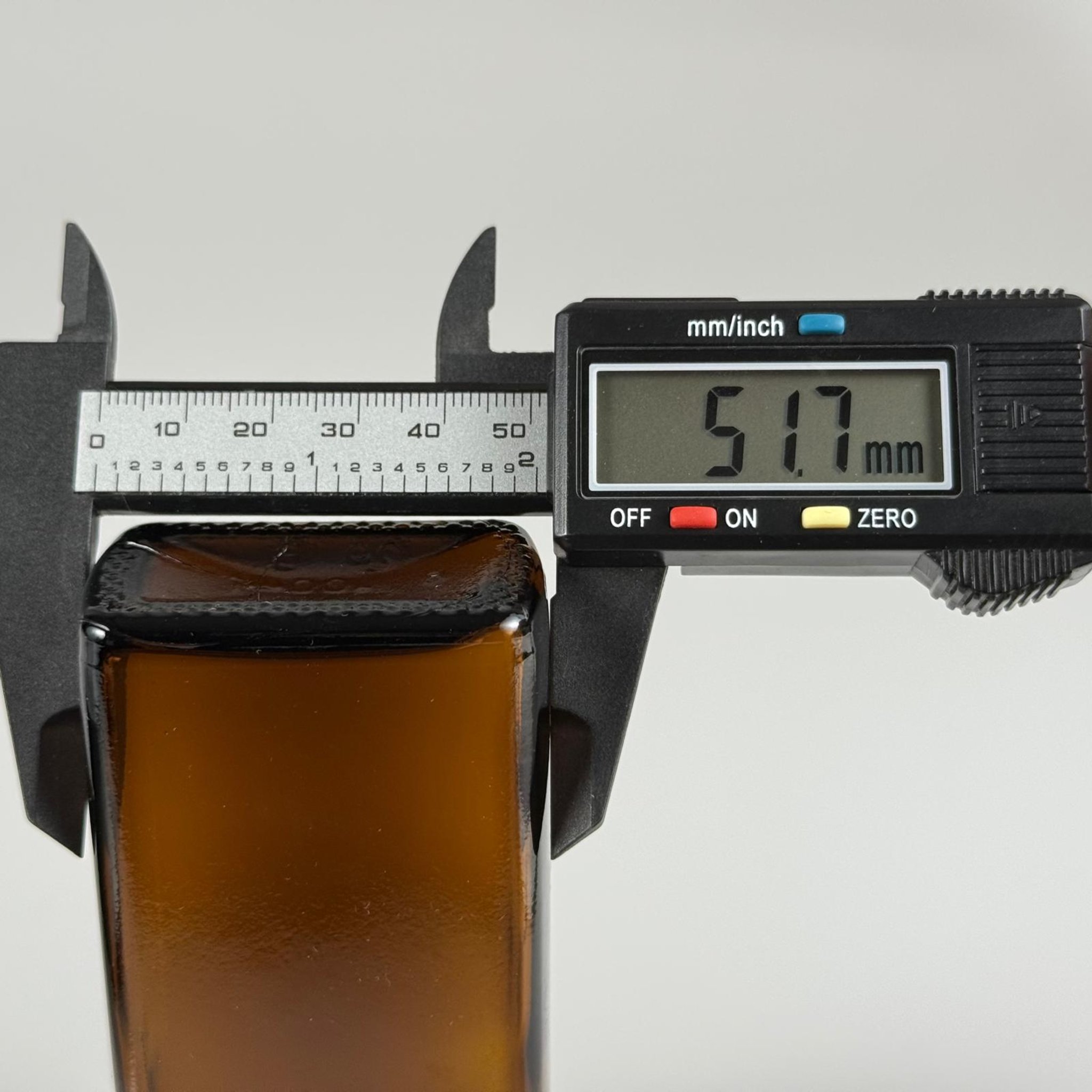 100 CC AMBER YASSI CAM ŞİŞE KAPAKSIZ (28 AĞIZ) - 100 ML YASSI AMBER CAM ŞİŞE
