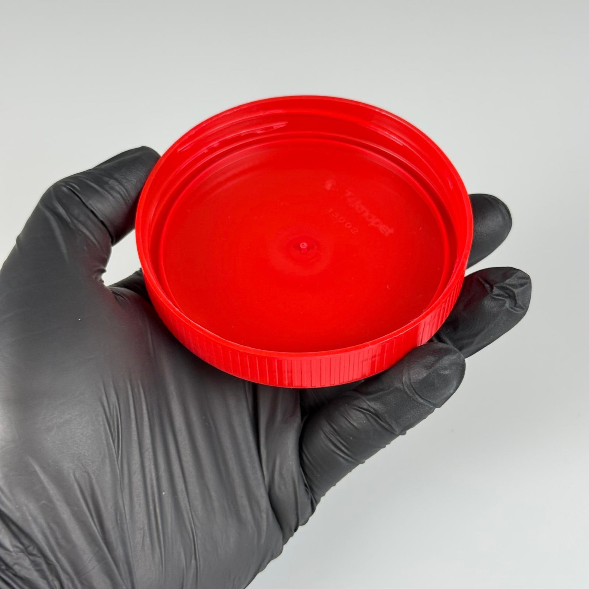 82 MM TWİST-OFF KIRMIZI PLASTİK KAPAK-DERİN ETEK (PLASTİK KAVANOZ KAPAĞI)