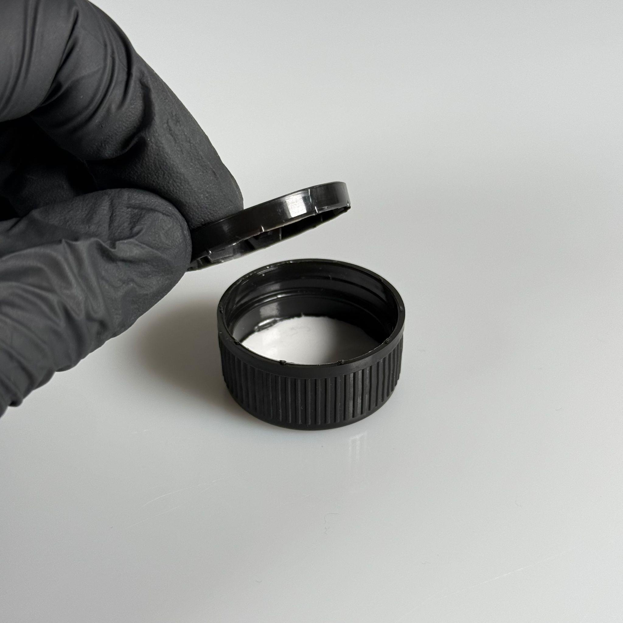 31 MM VİDALI KİLİTLİ PLASTİK KAPAK - KÖPÜK CONTALI - SİYAH -1 LİTRE KULPLU GALON ŞİŞE, VİDALI AĞIZ DORİKA VE MARASKA ŞİŞE UYUMLU - BERİCAP MARKA YAĞ ŞİŞE KAPAĞI - SK 31.5/21 PVDC  31.5 bantlı contalı