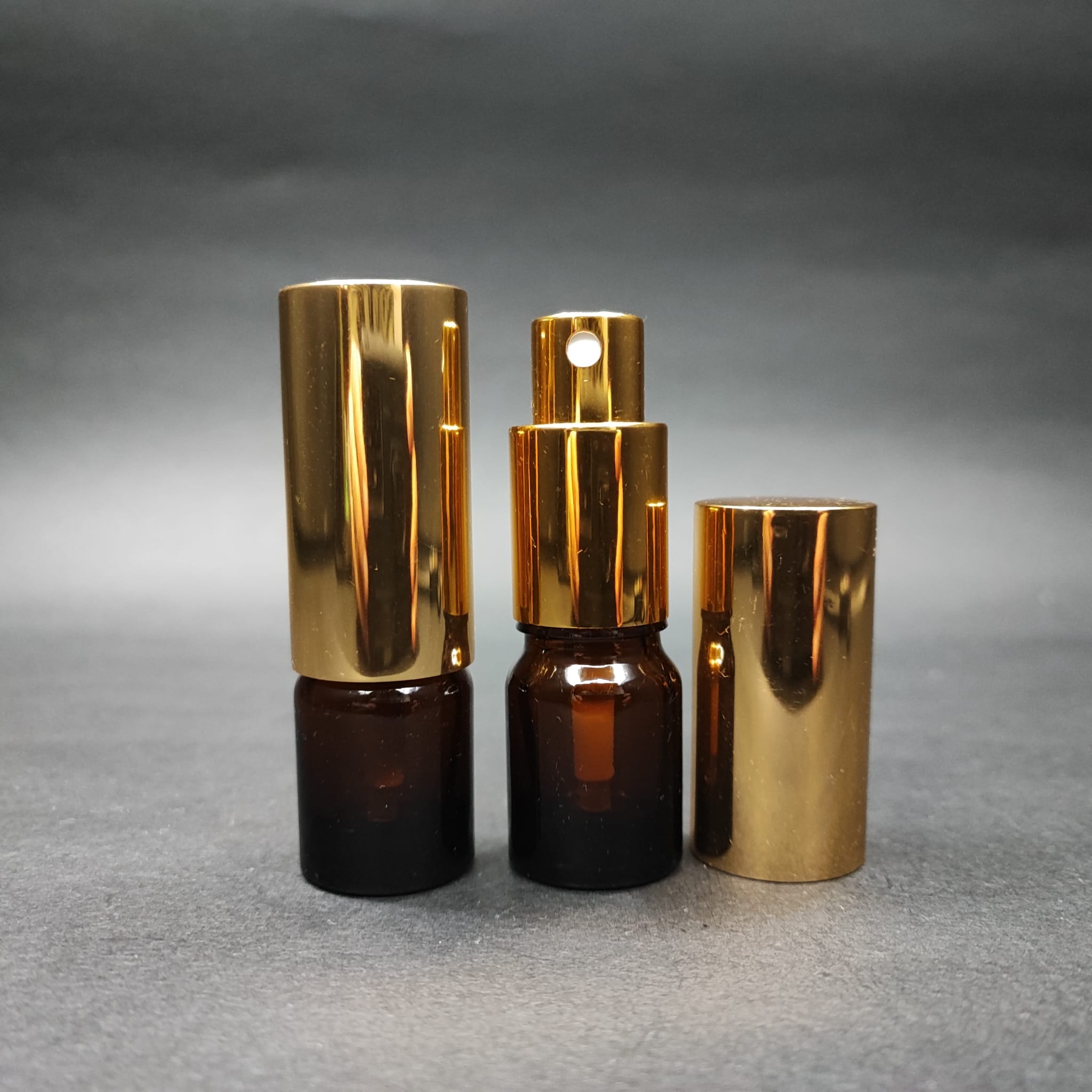 3 ML LÜKS VİDALI VALF ÇEVİRME PARFÜM ŞİŞELERİ - 3 CC AMBER CAM ŞİŞE - GOLD METAL SPREYLİ KAPAKLI SET