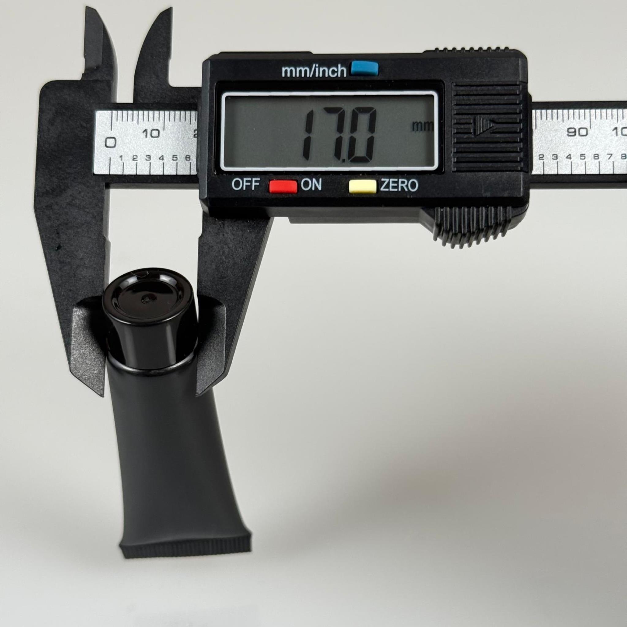 KOZMETİK İÇİN SİYAH BOŞ KREM TÜPÜ KAPAKLI - 10 ML - MERHEM TÜPÜ - PLASTİK MANÜEL DOLDURULABİLİR BOŞ TÜP - LİPGLOSS TÜP - DUDAK PARLATICISI TÜPÜ - BAL DOLUMU İÇİN PLASTİK TÜP